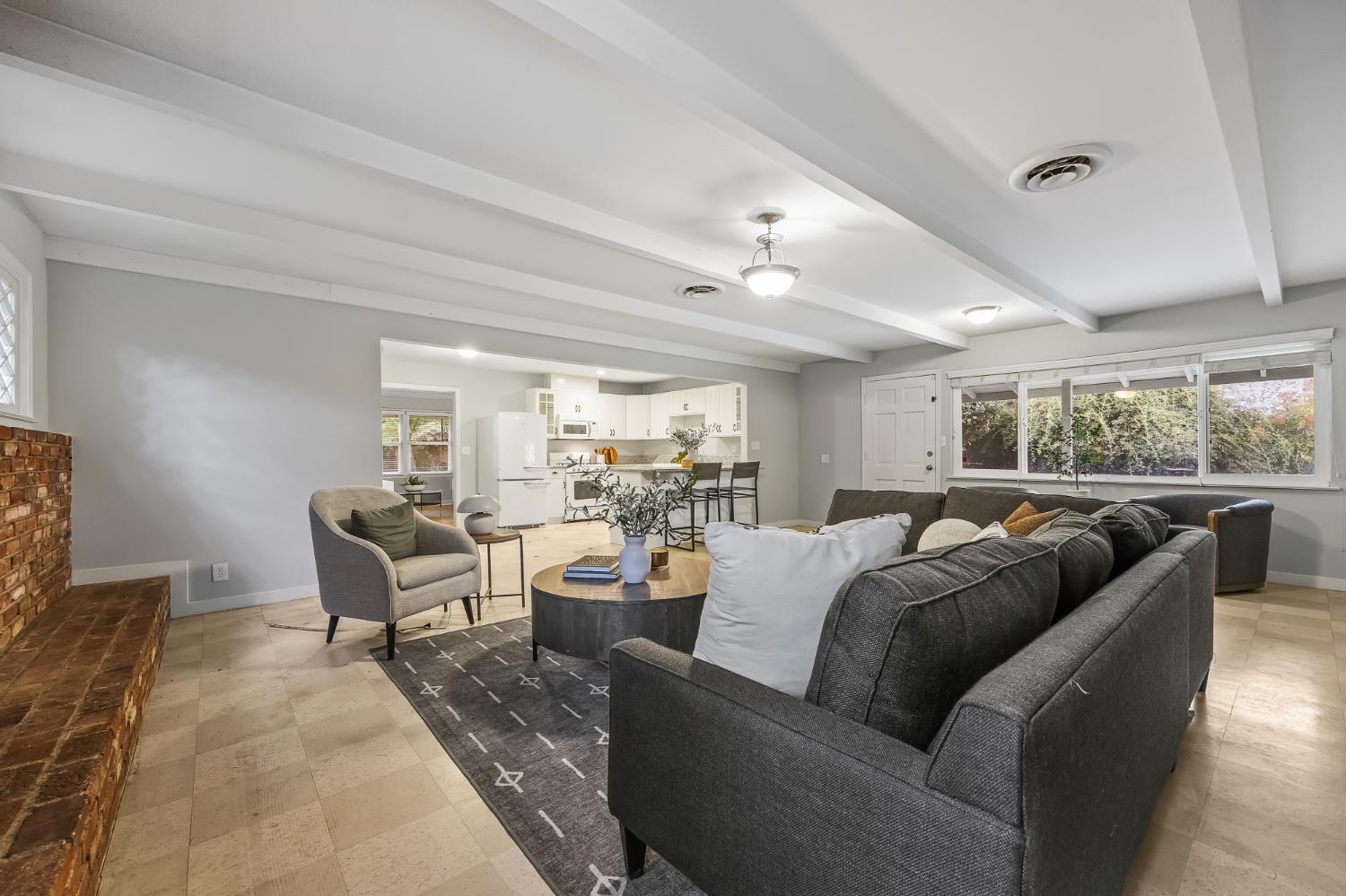 3508 N Van Ness Boulevard