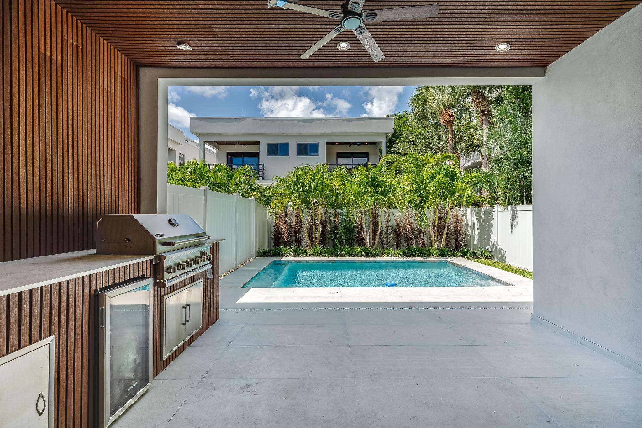 919 NE 17th Terrace A