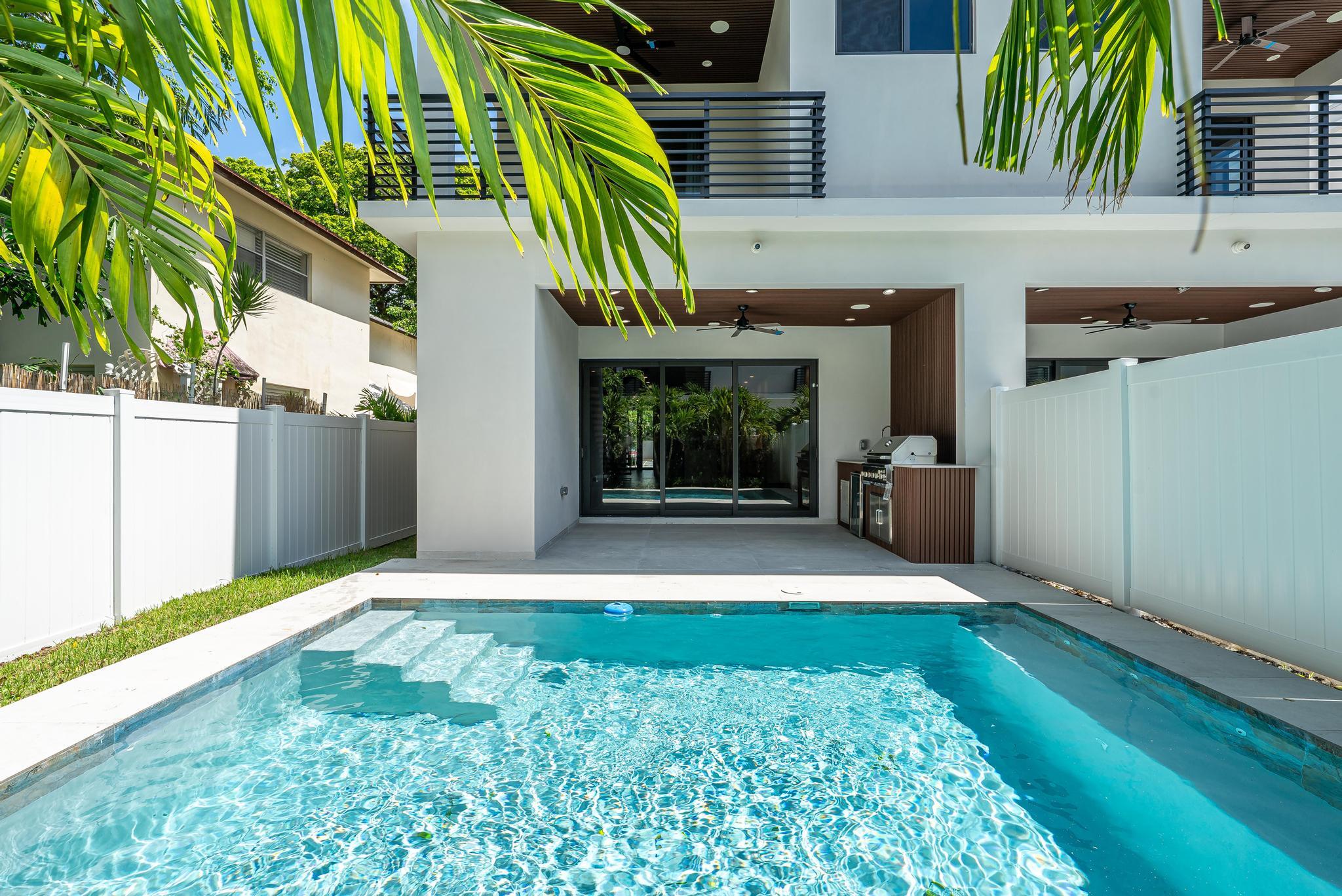 919 NE 17th Terrace A