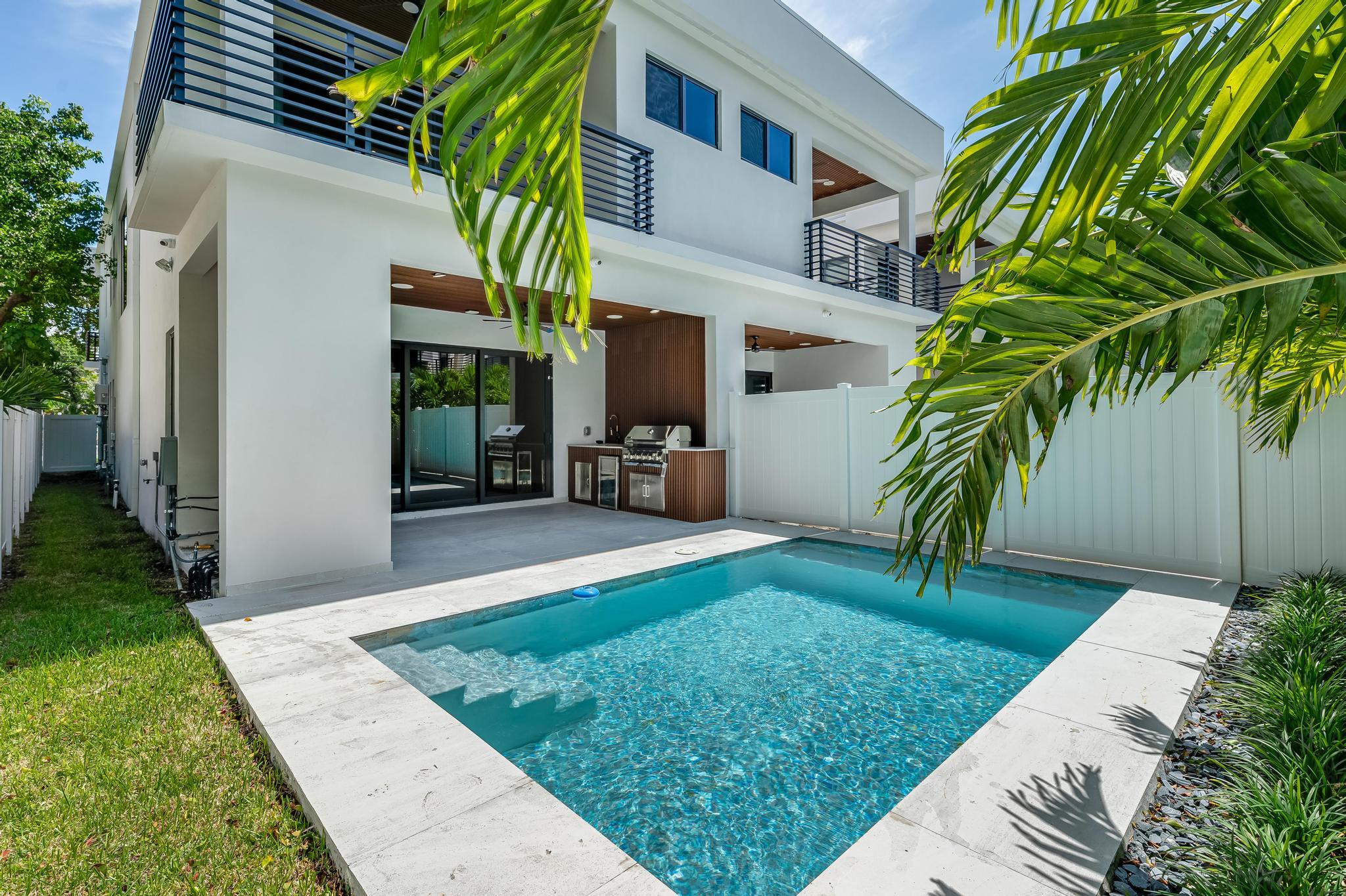 919 NE 17th Terrace A