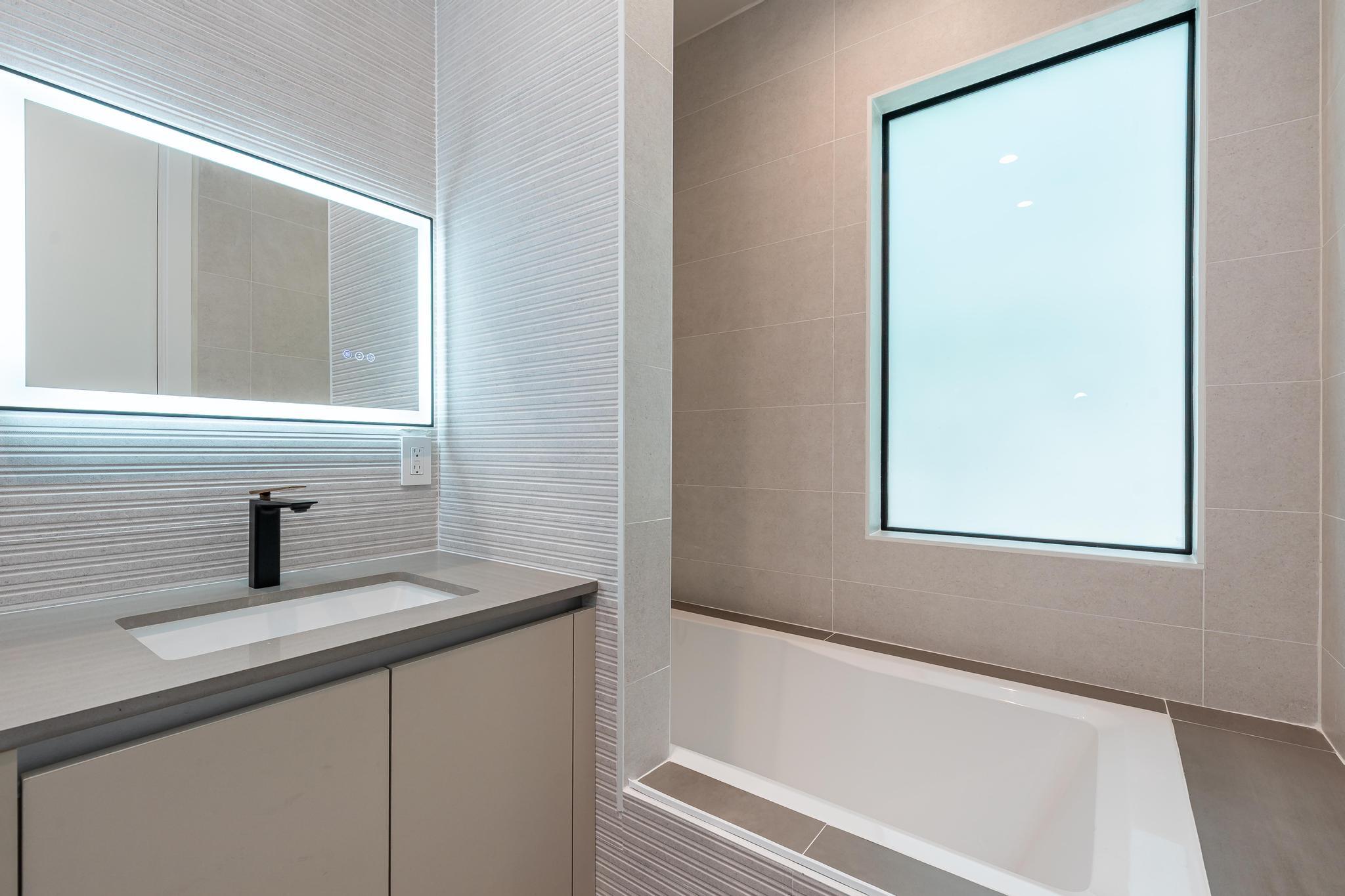 919 NE 17th Terrace A