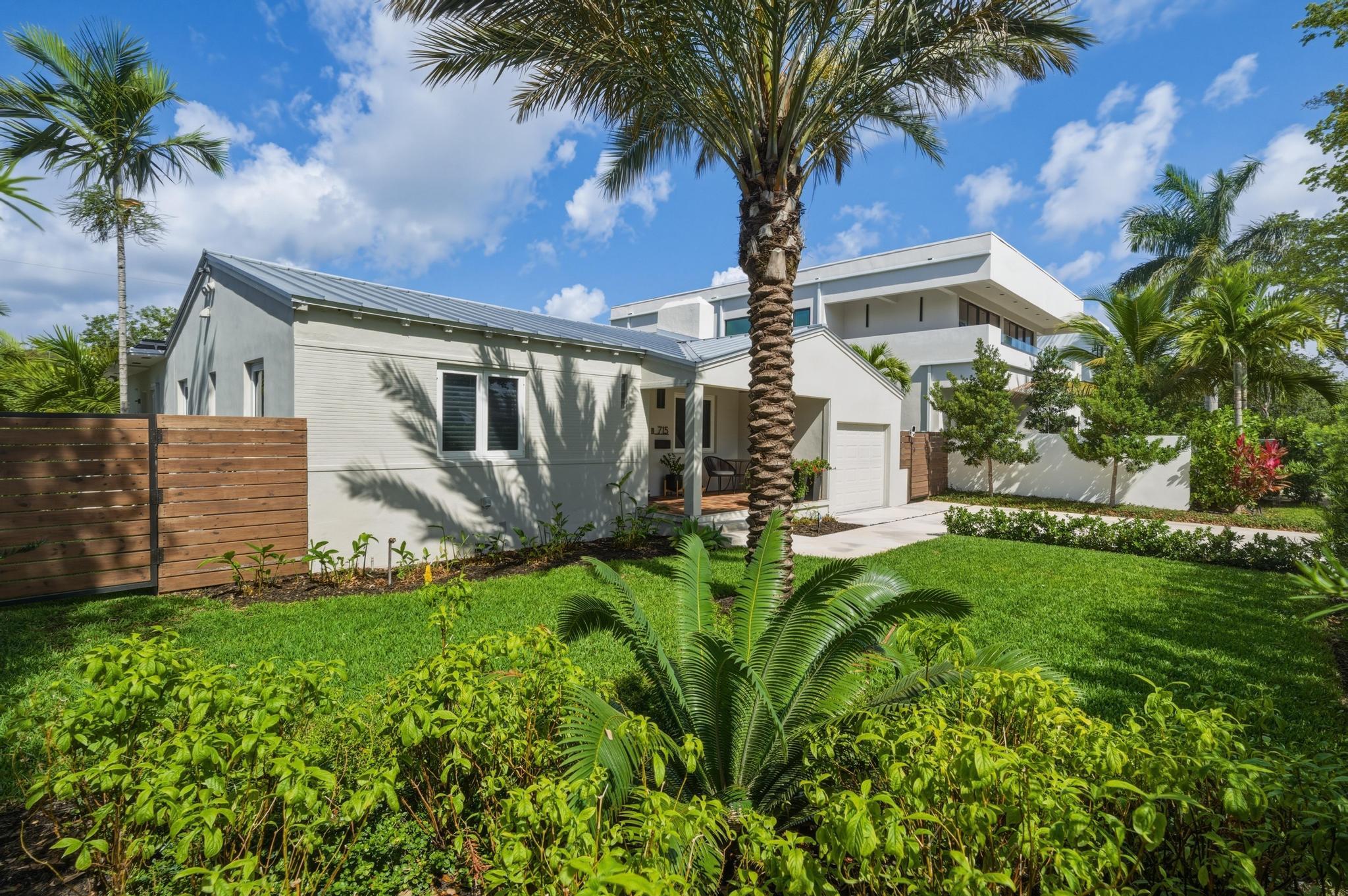 715 N Victoria Park Road