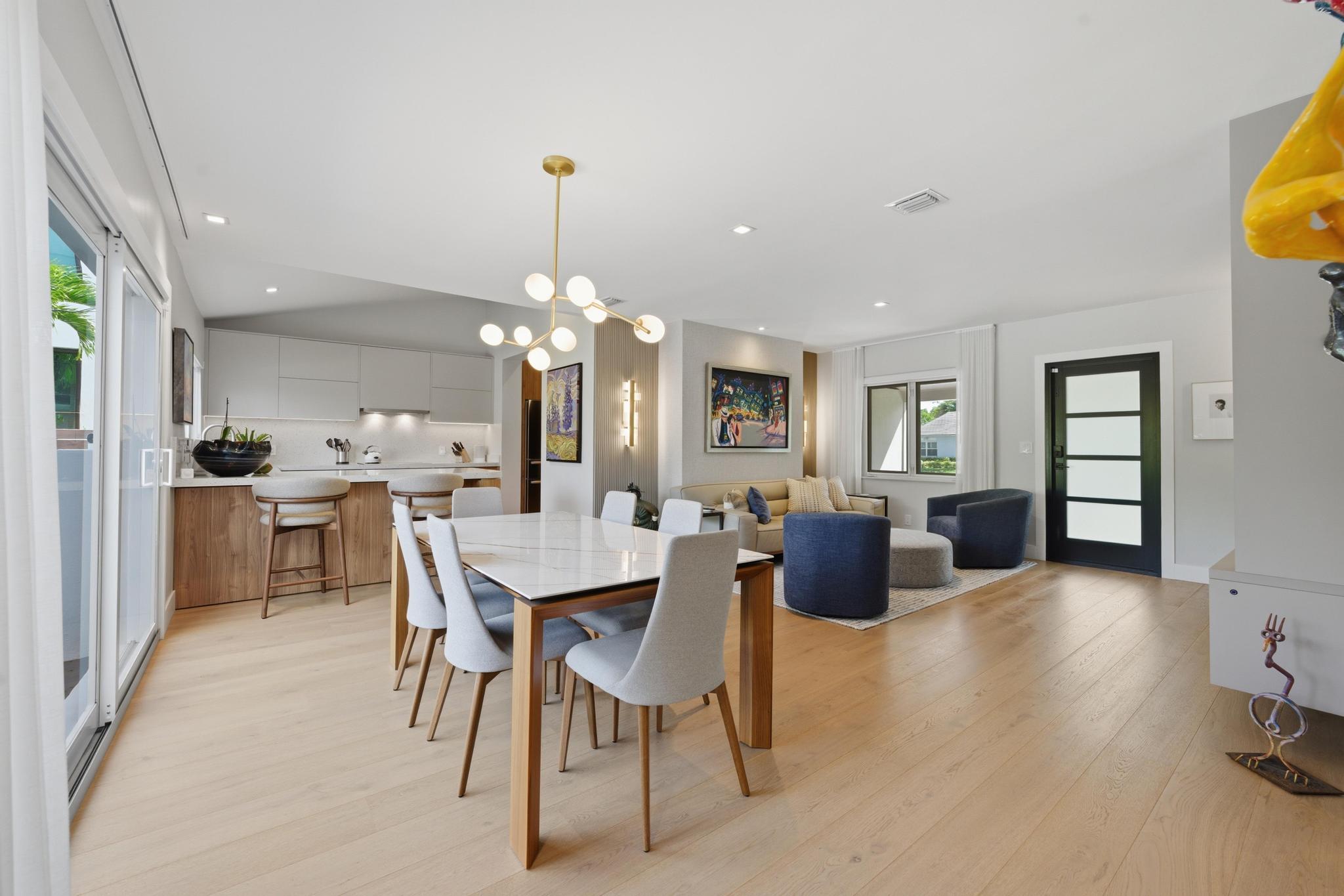 715 N Victoria Park Road