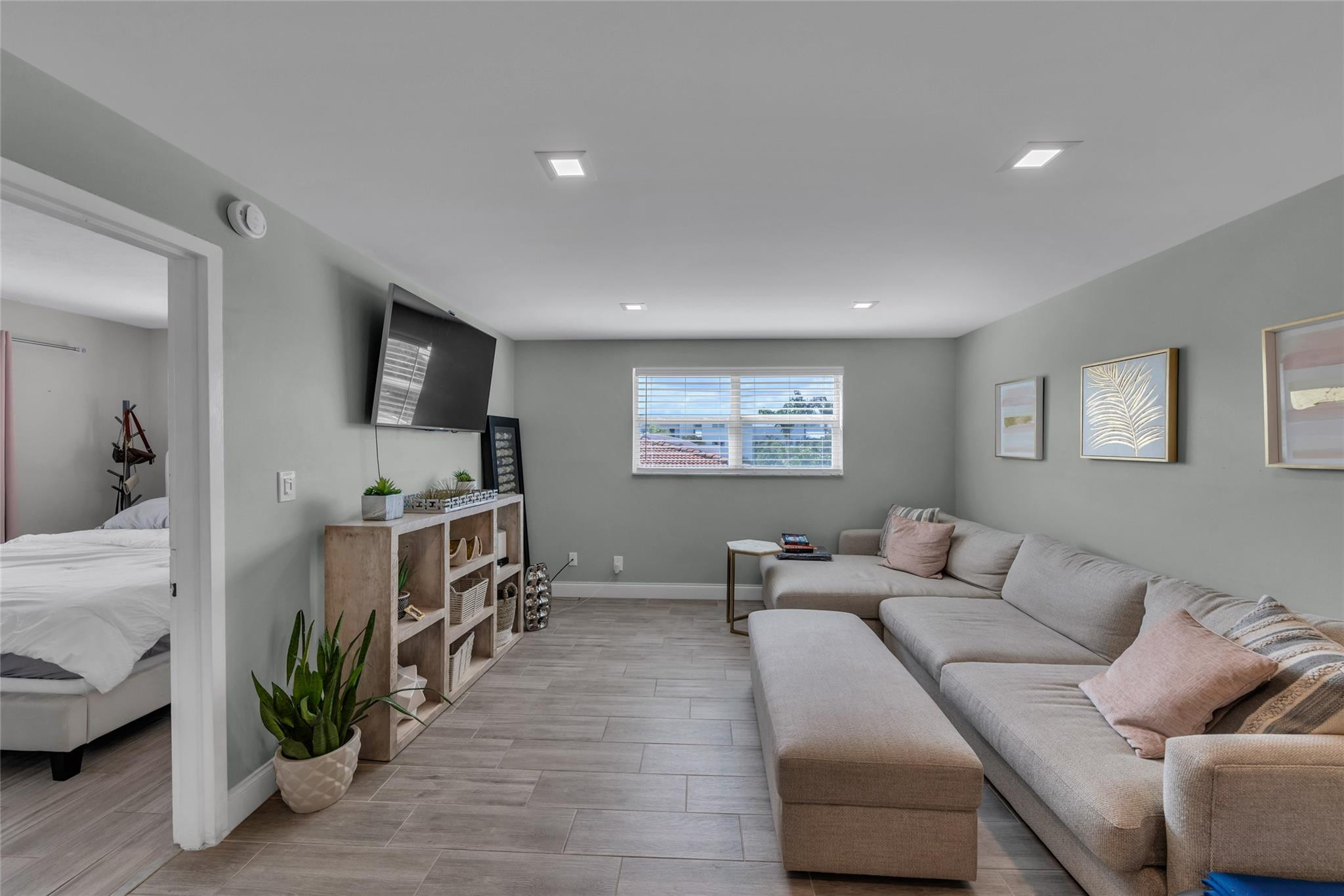 611 NE 14th Avenue 306