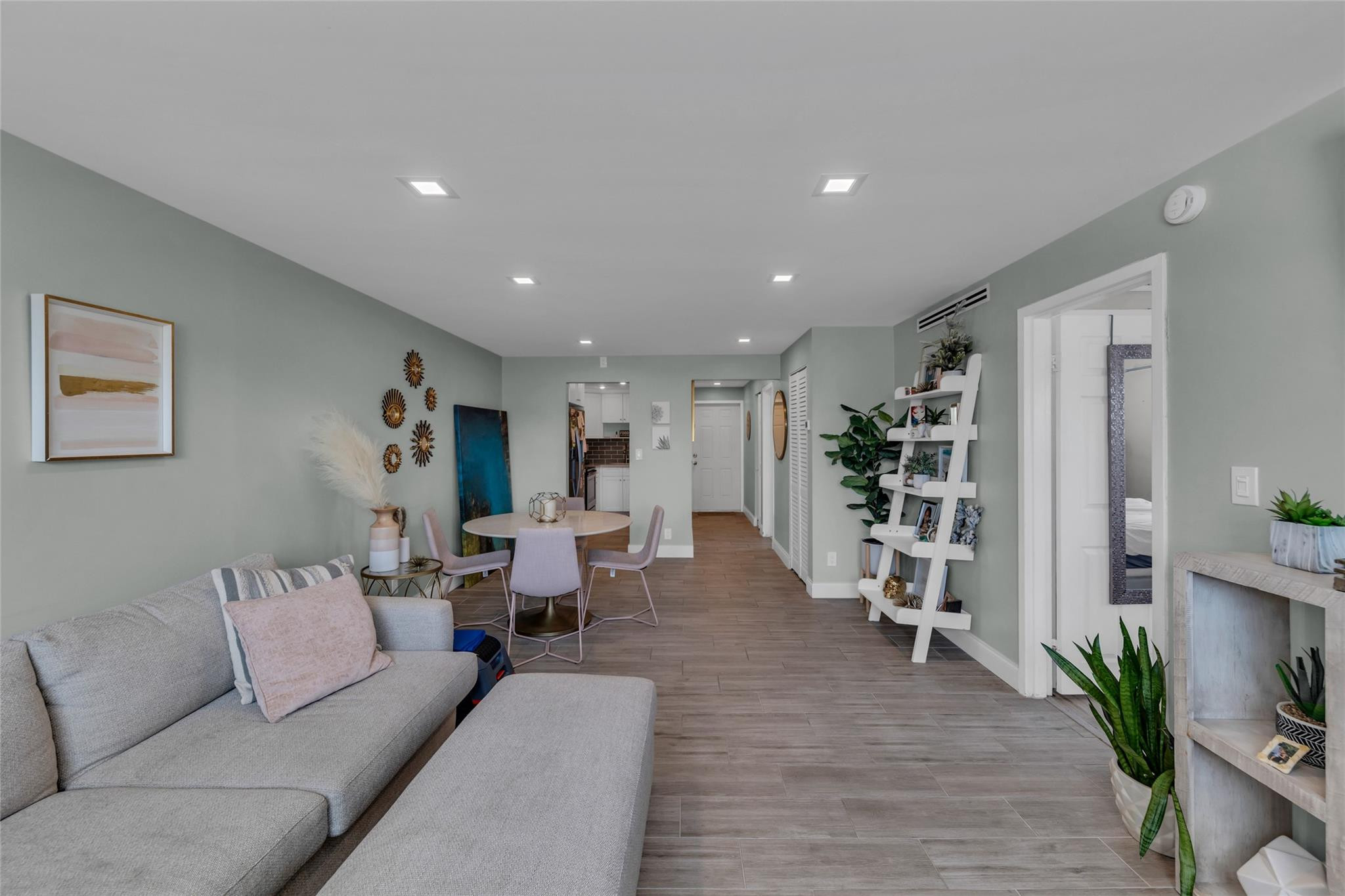 611 NE 14th Avenue 306
