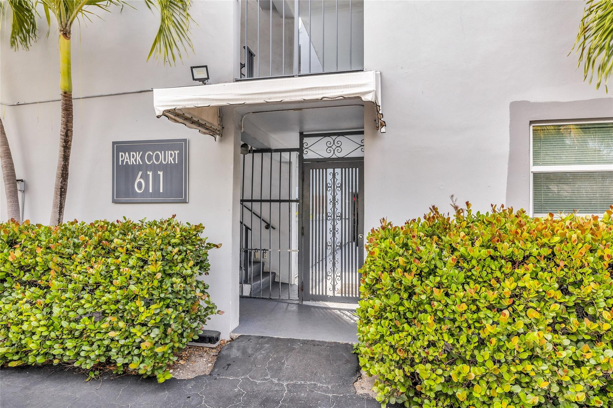 611 NE 14th Avenue 306