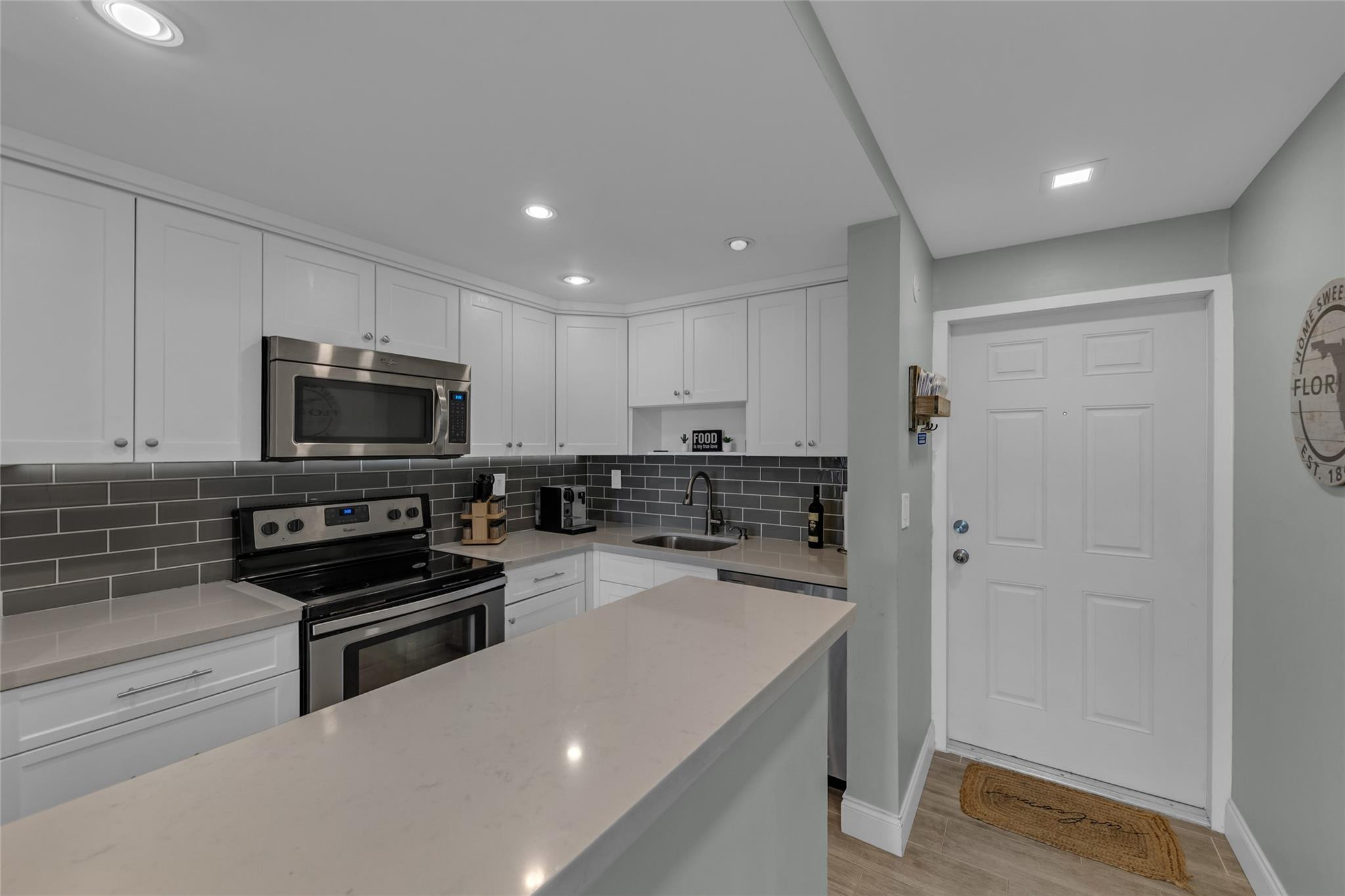 611 NE 14th Avenue 306