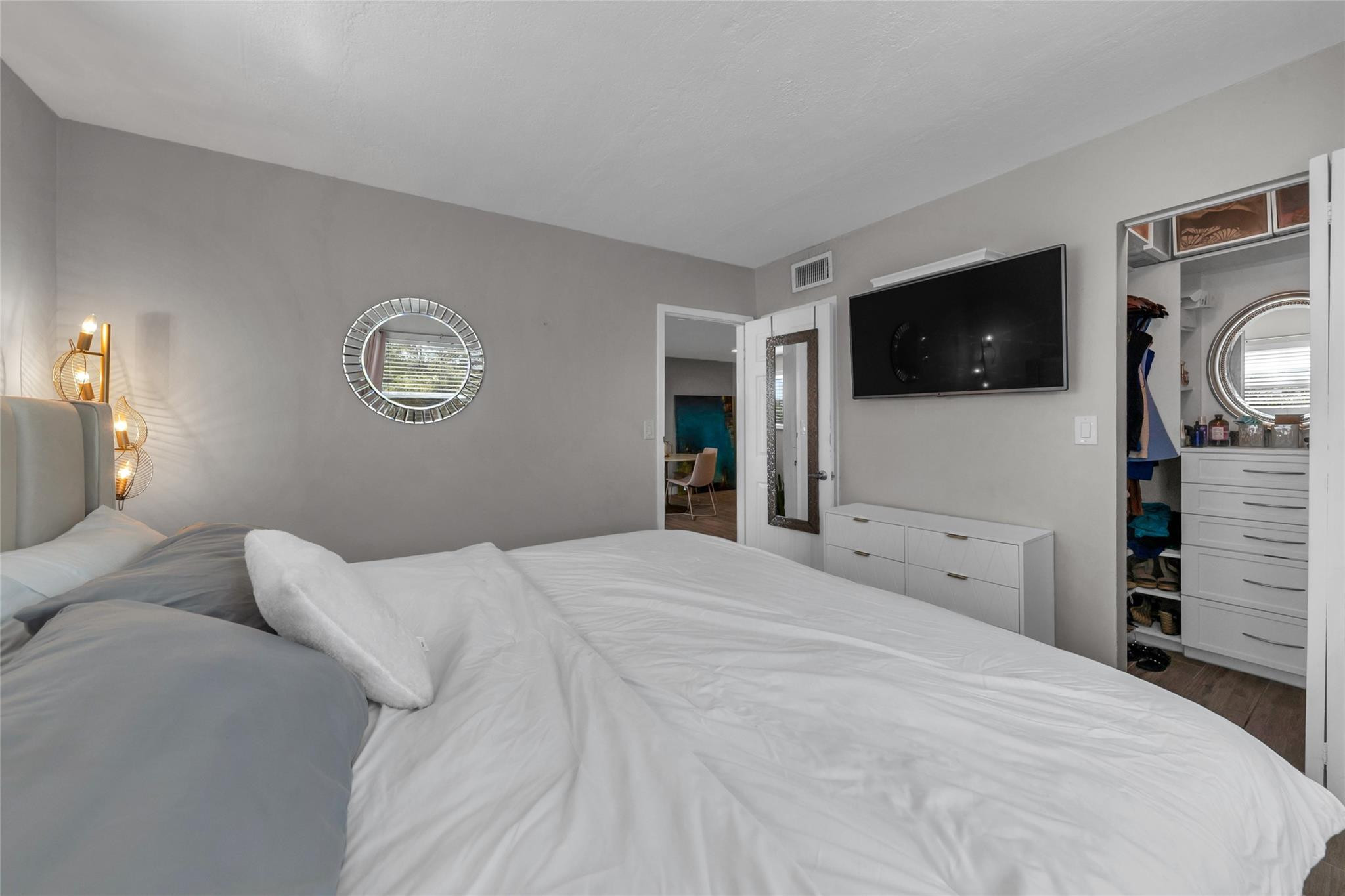 611 NE 14th Avenue 306