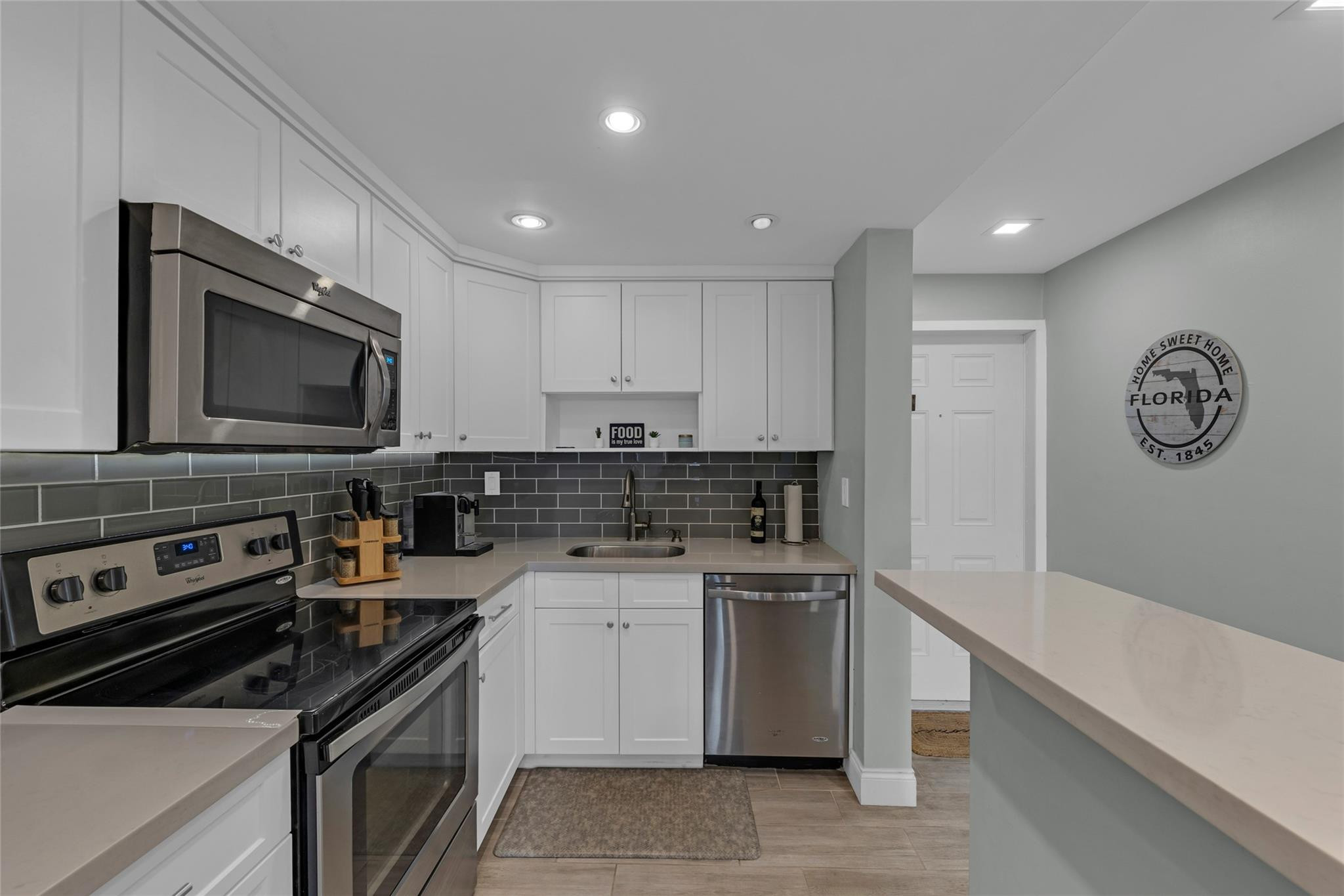 611 NE 14th Avenue 306