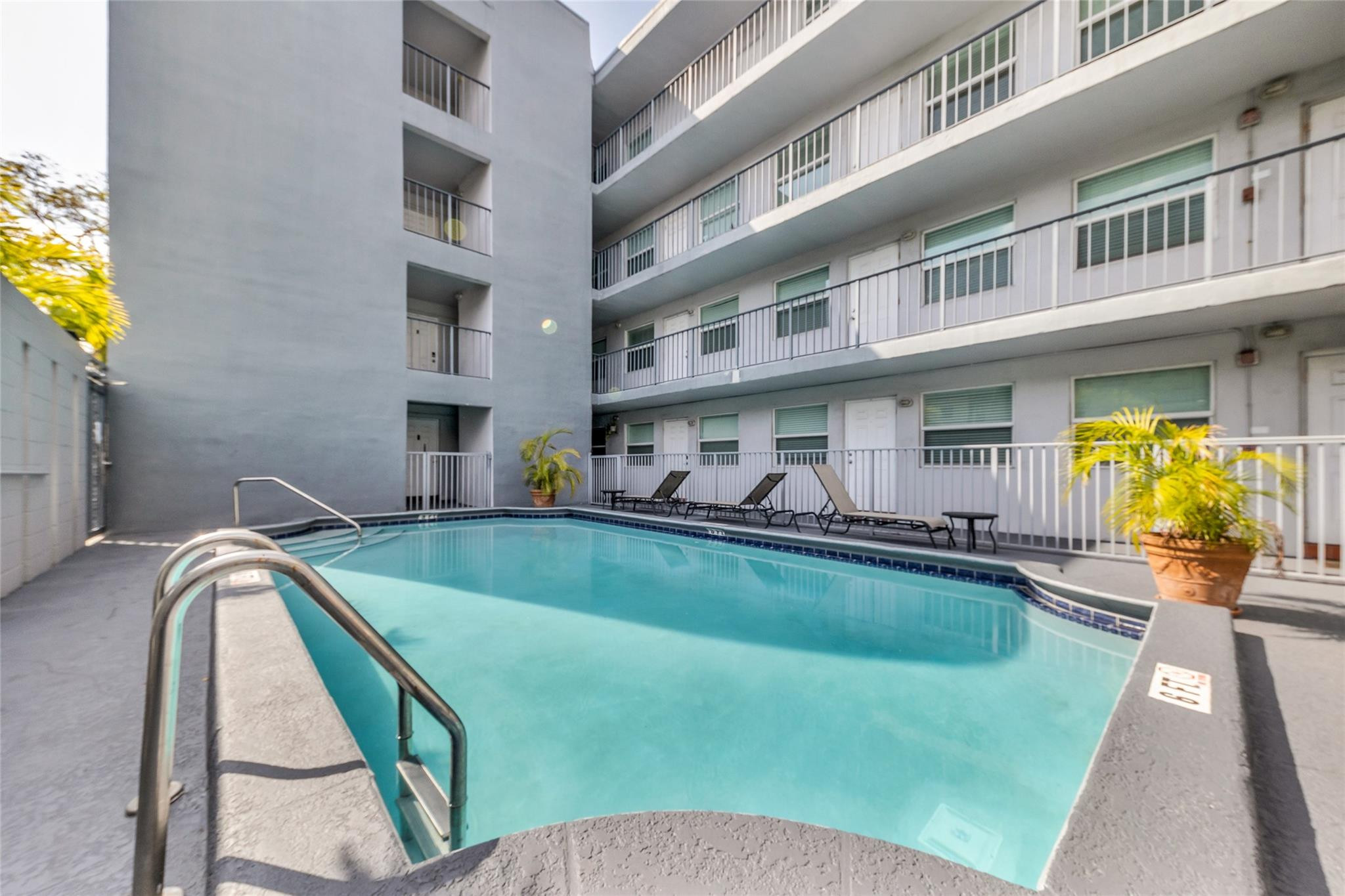 611 NE 14th Avenue 306