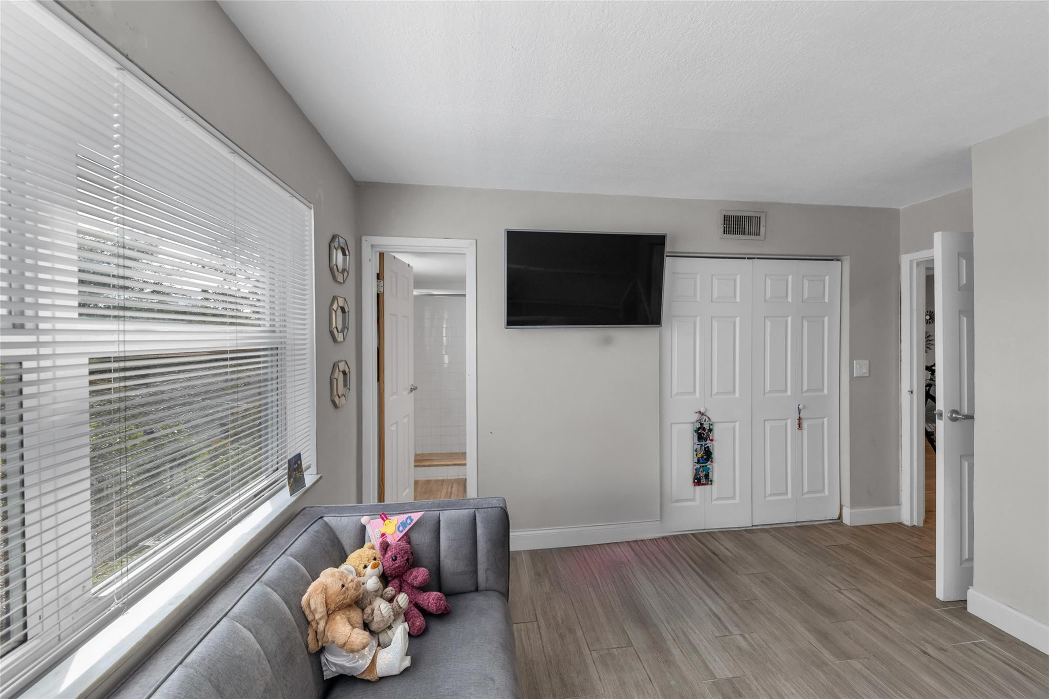 611 NE 14th Avenue 306