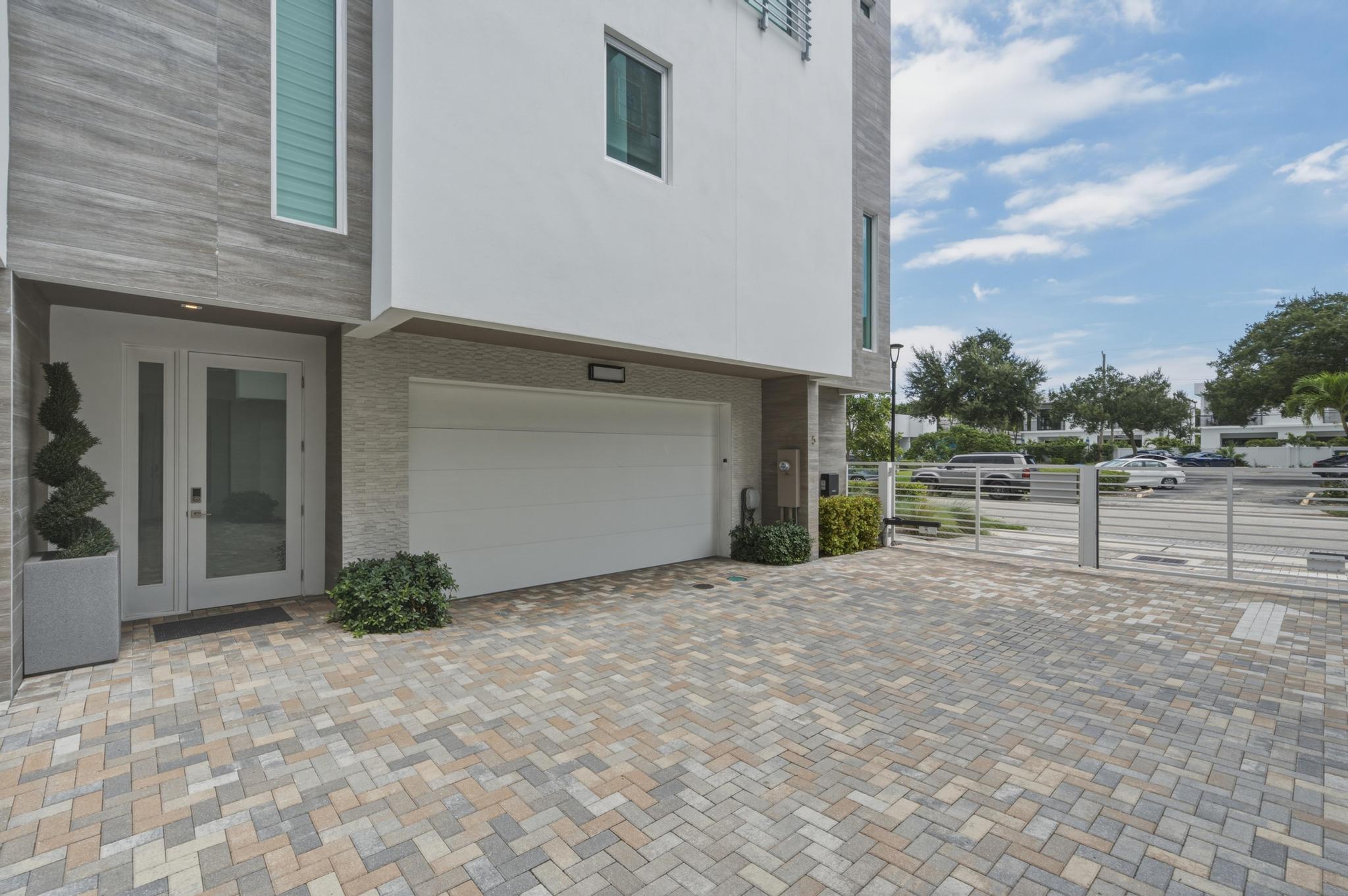 5 SE 11th Avenue