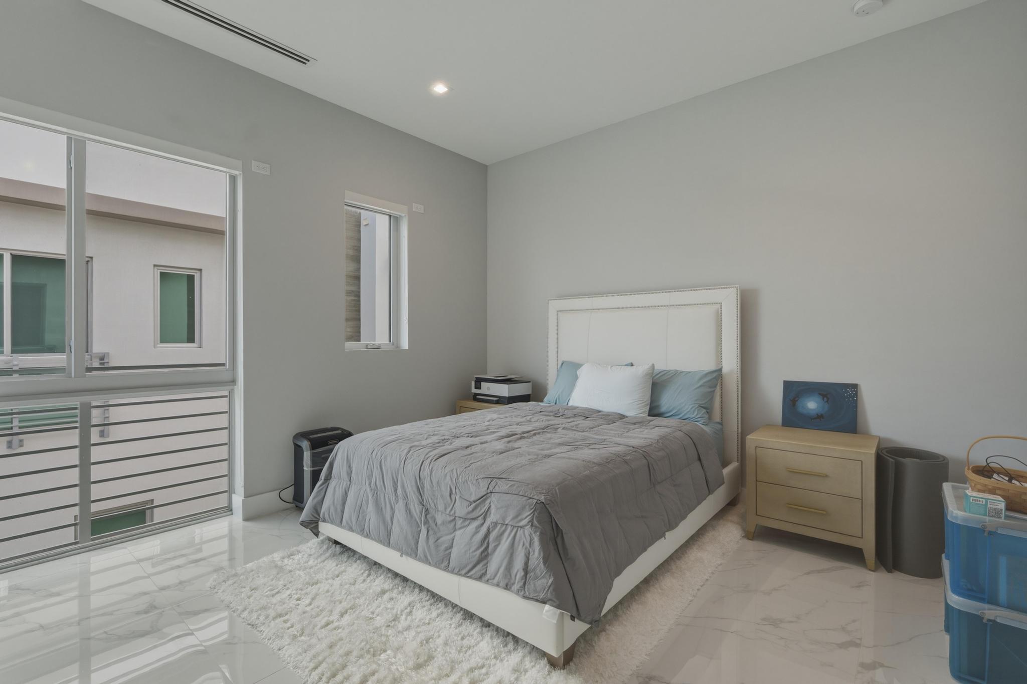 5 SE 11th Avenue