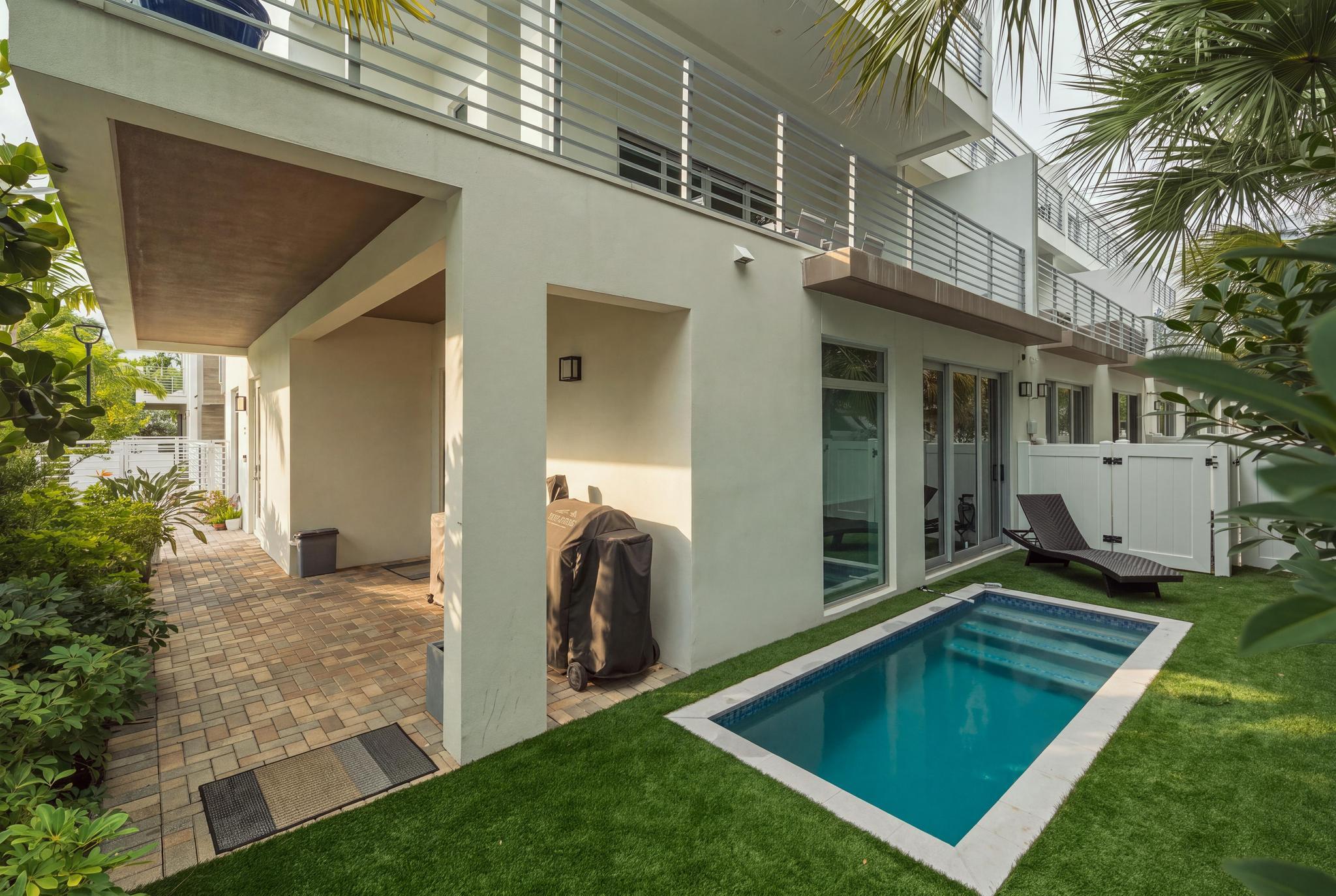 5 SE 11th Avenue