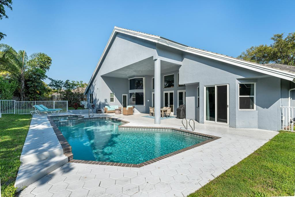 7641 NE Morningside Terrace