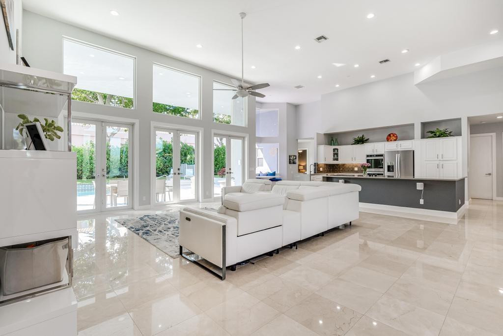 7641 NE Morningside Terrace