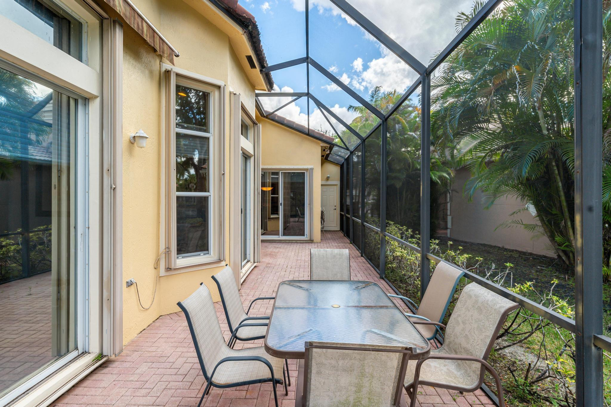 5816 NW 120th Ave