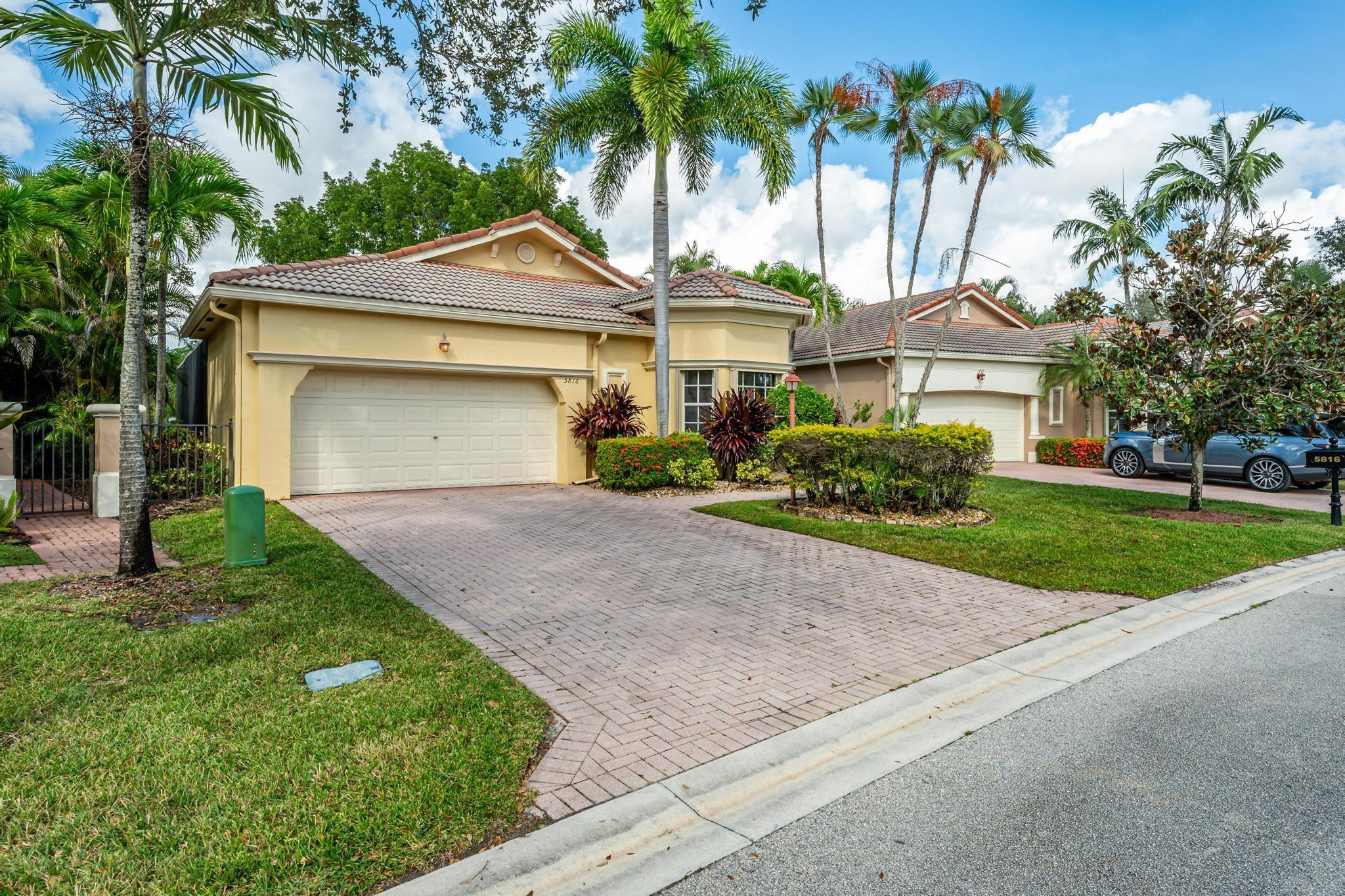 5816 NW 120th Ave