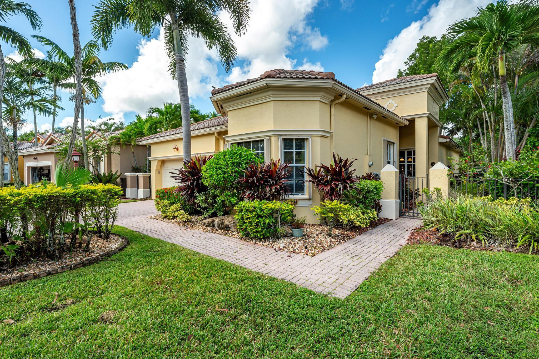 5816 NW 120th Ave