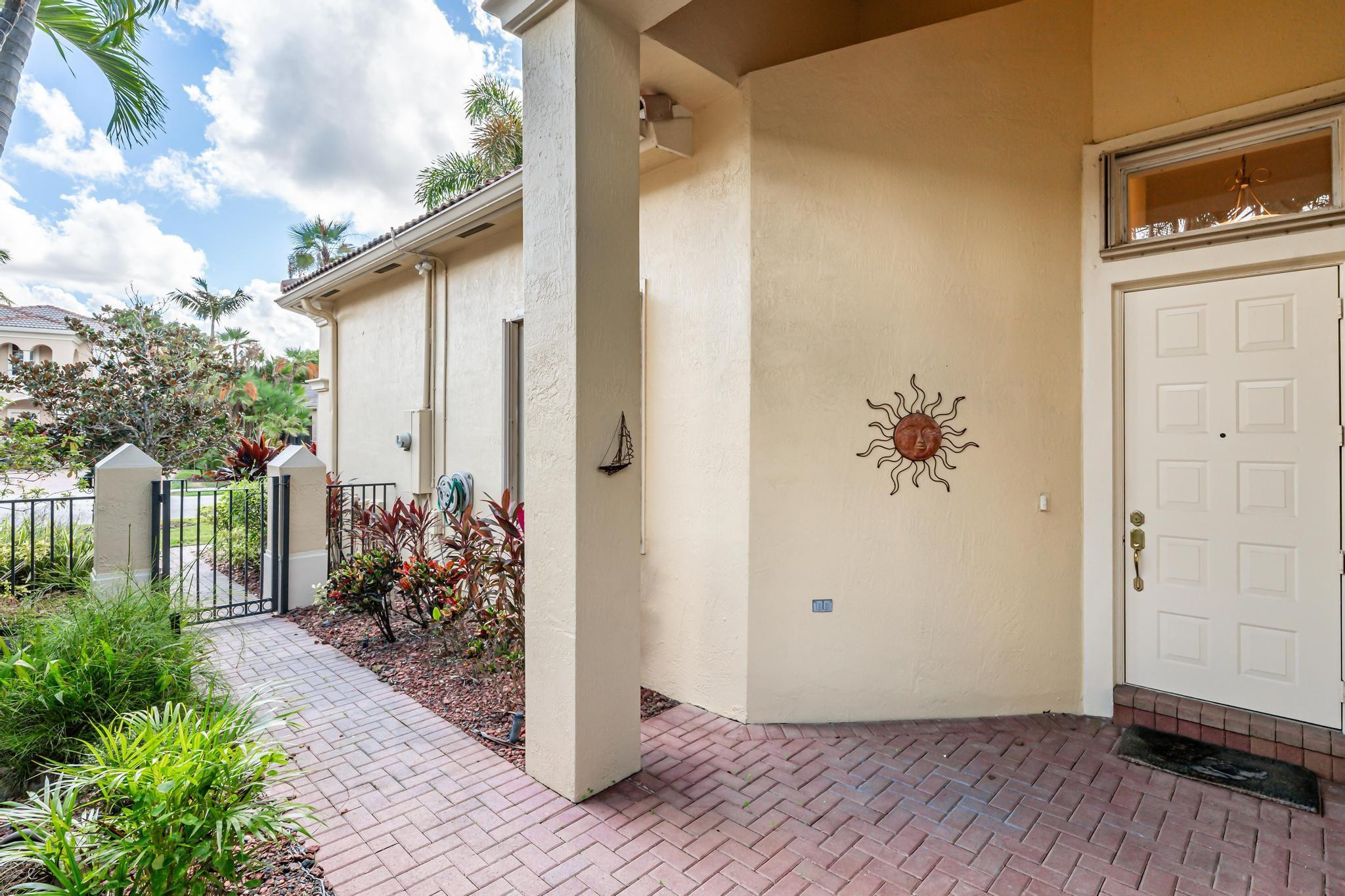 5816 NW 120th Ave