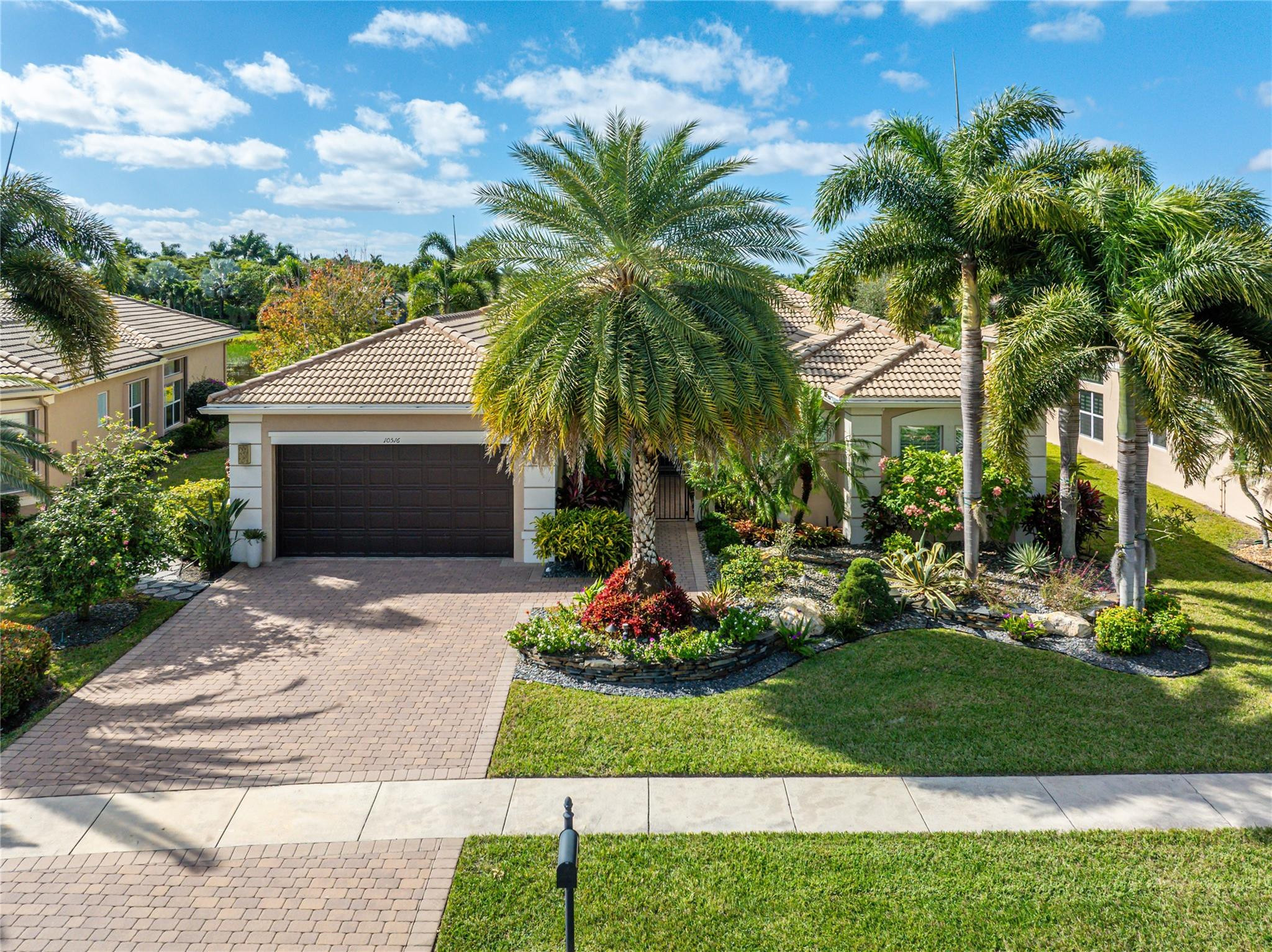 10516 Whitewind Cir