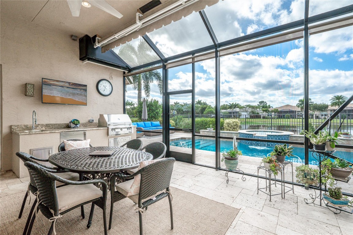 10516 Whitewind Cir