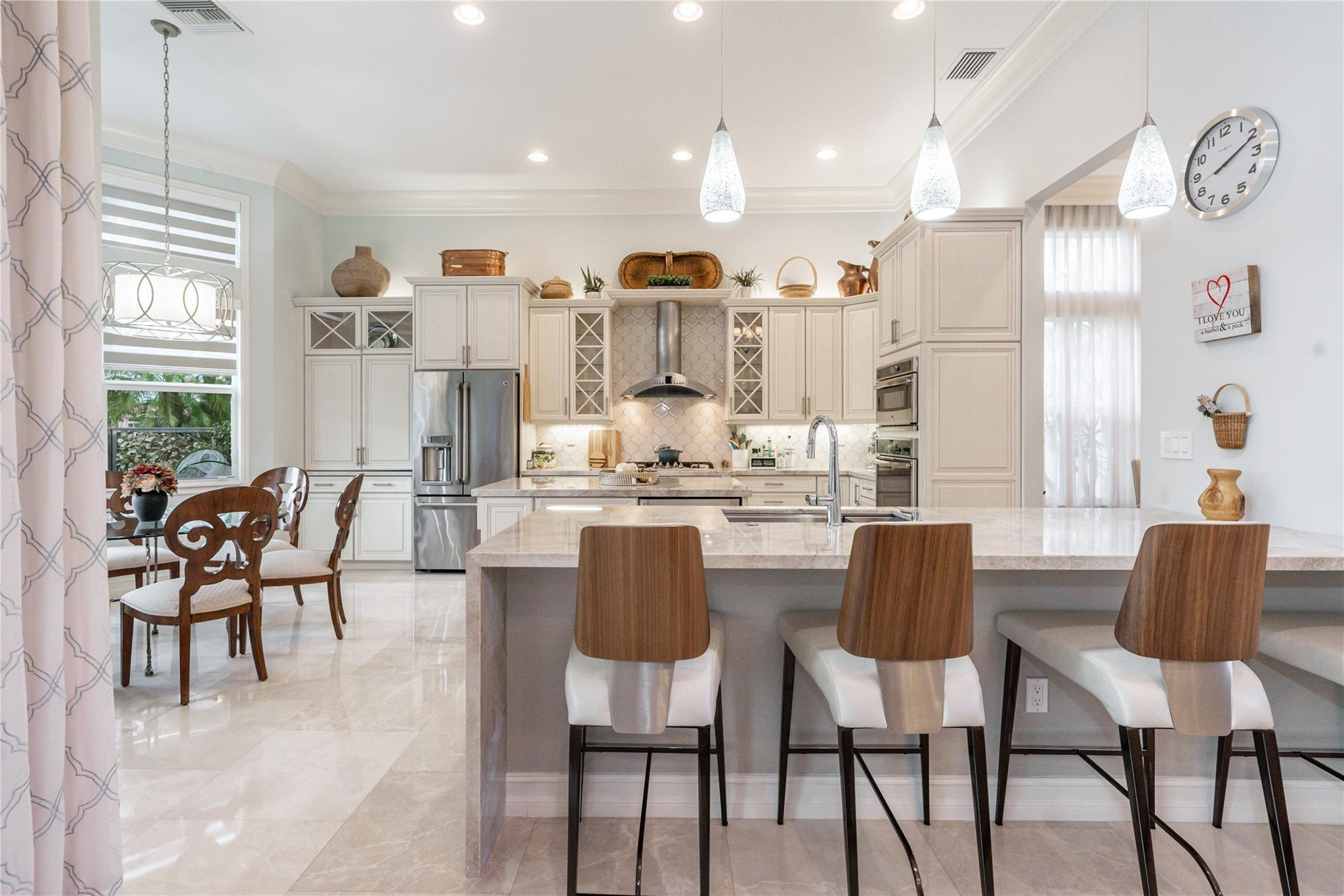 10516 Whitewind Cir