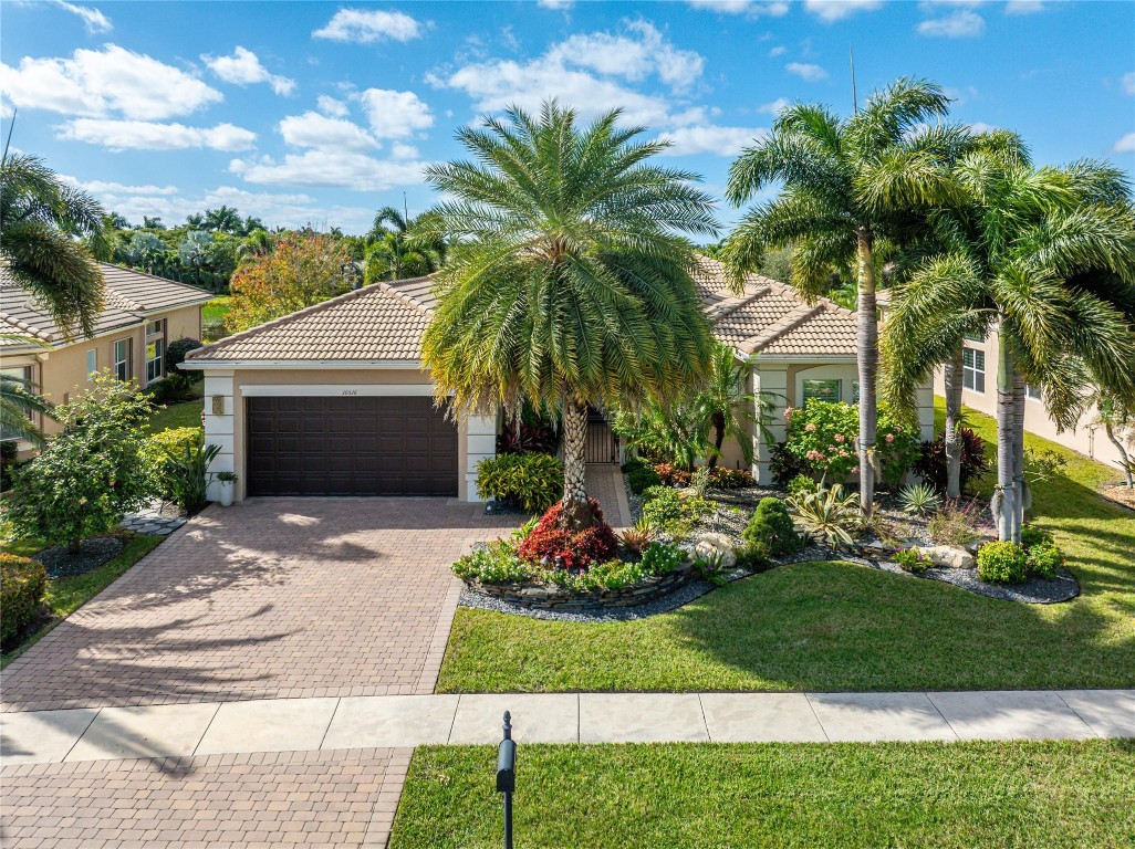 10516 Whitewind Cir