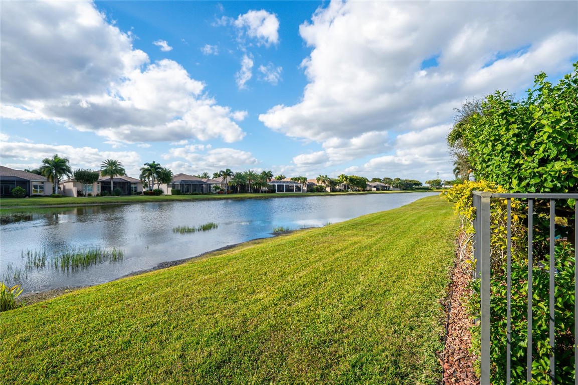 10516 Whitewind Cir