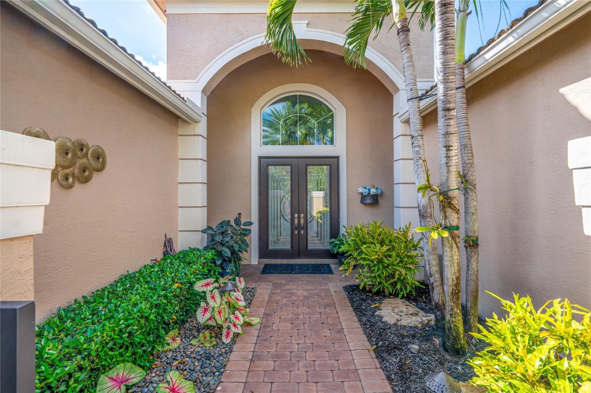 10516 Whitewind Cir