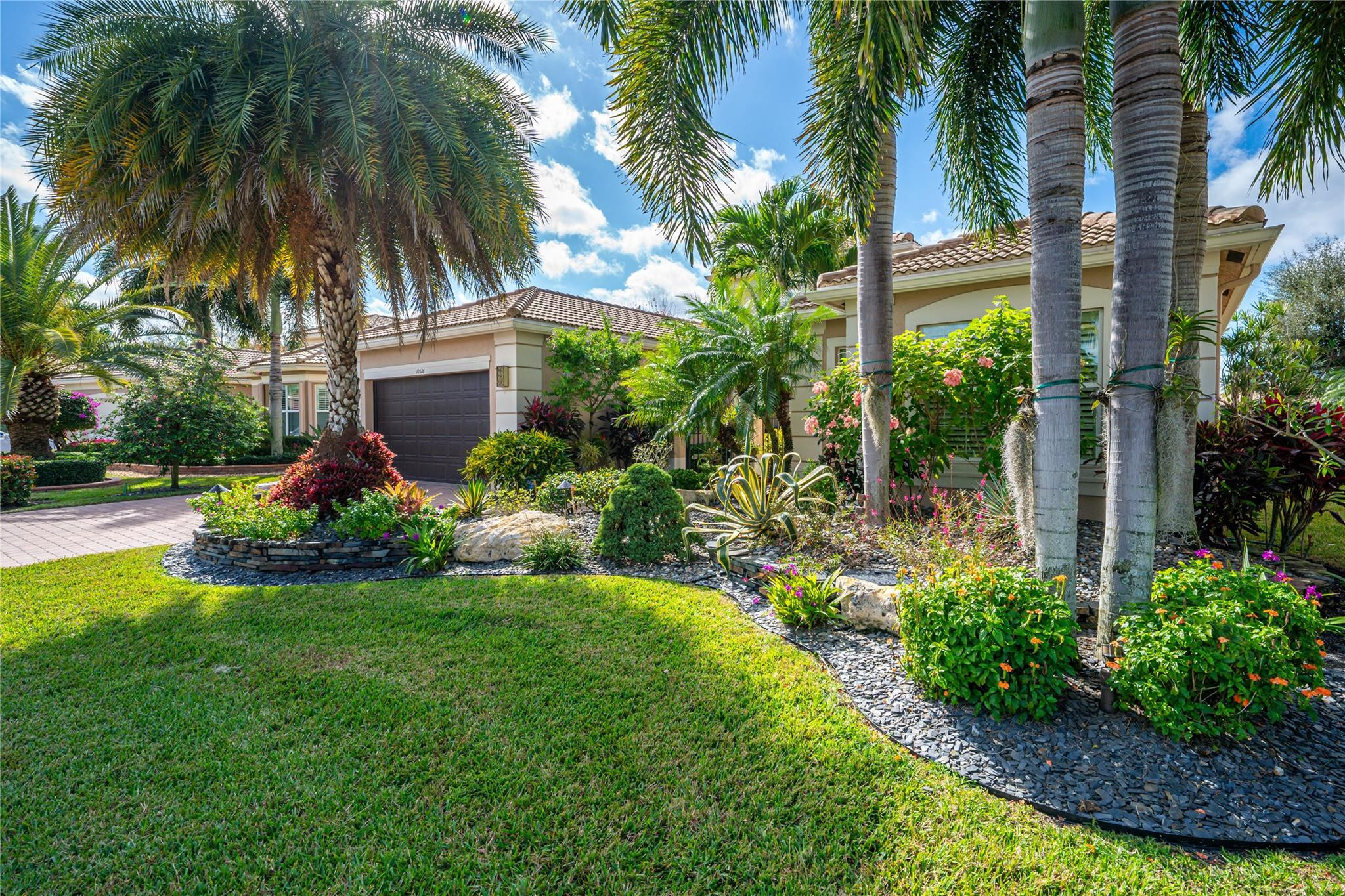 10516 Whitewind Cir