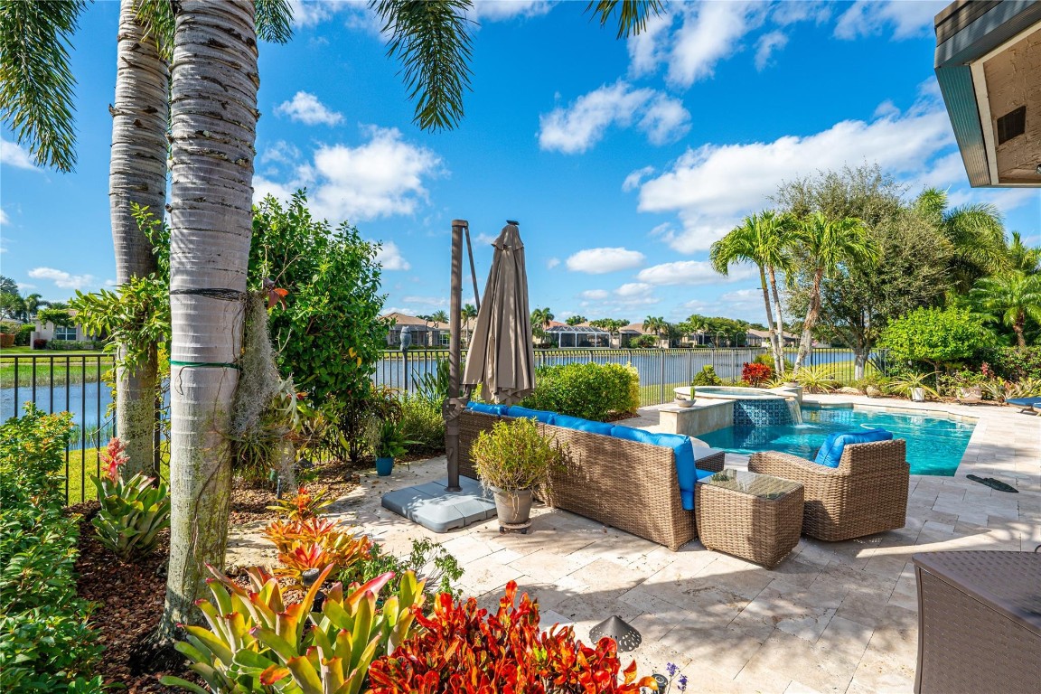10516 Whitewind Cir
