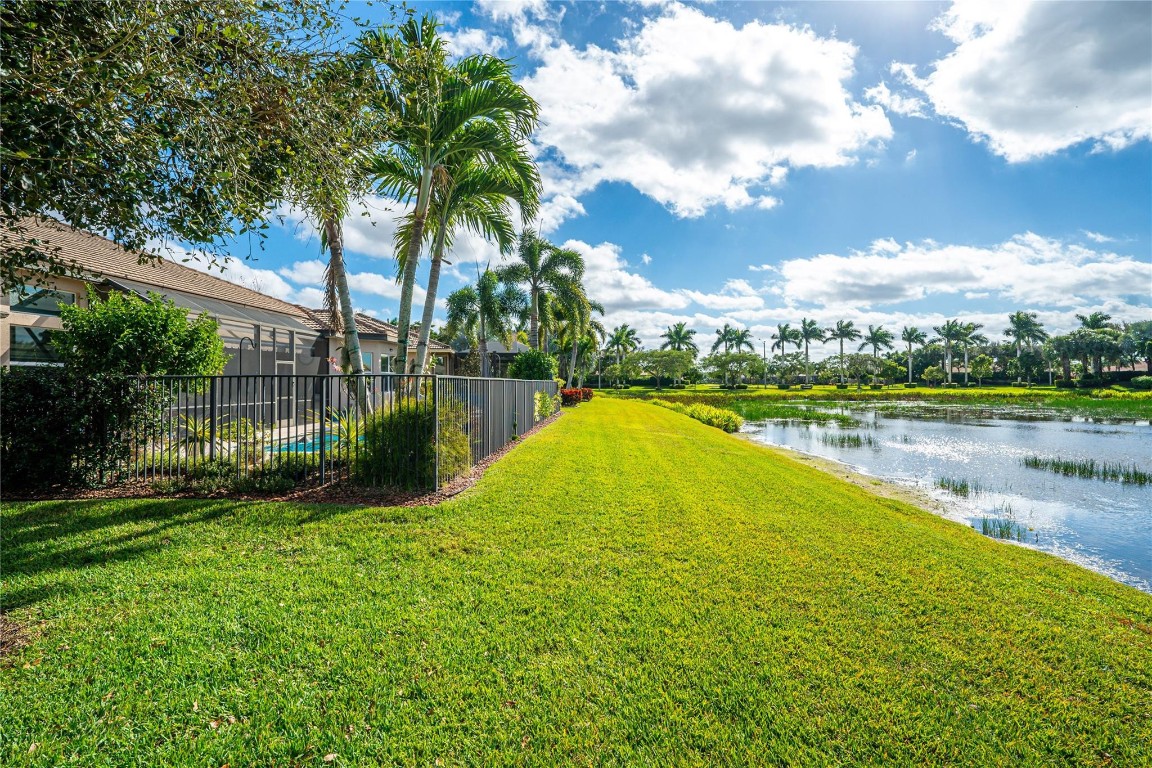 10516 Whitewind Cir