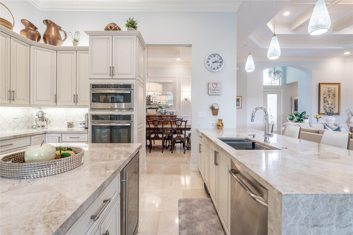 10516 Whitewind Cir