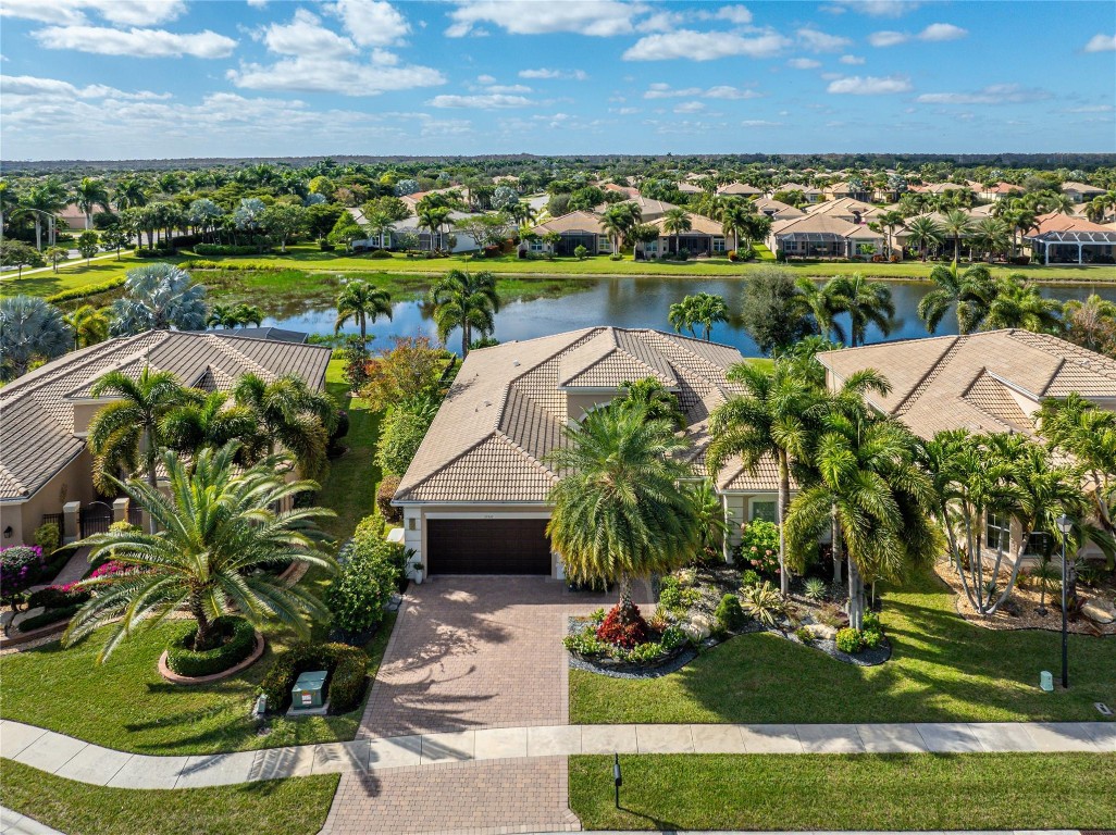 10516 Whitewind Cir