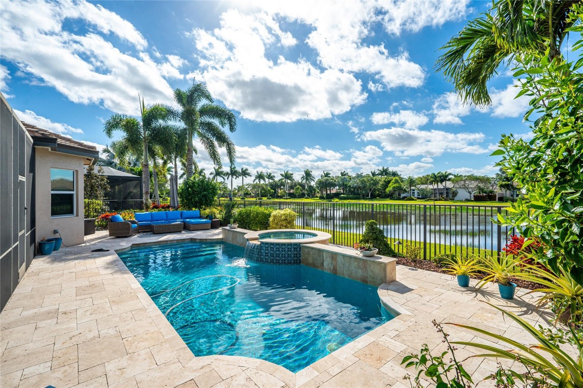 10516 Whitewind Cir