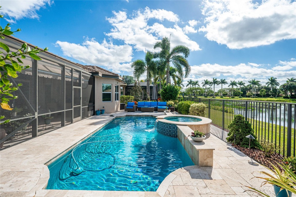 10516 Whitewind Cir