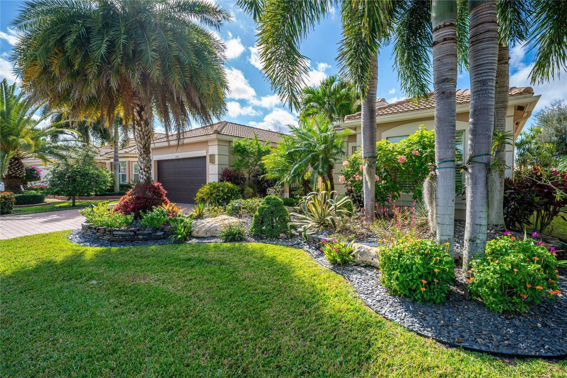 10516 Whitewind Cir