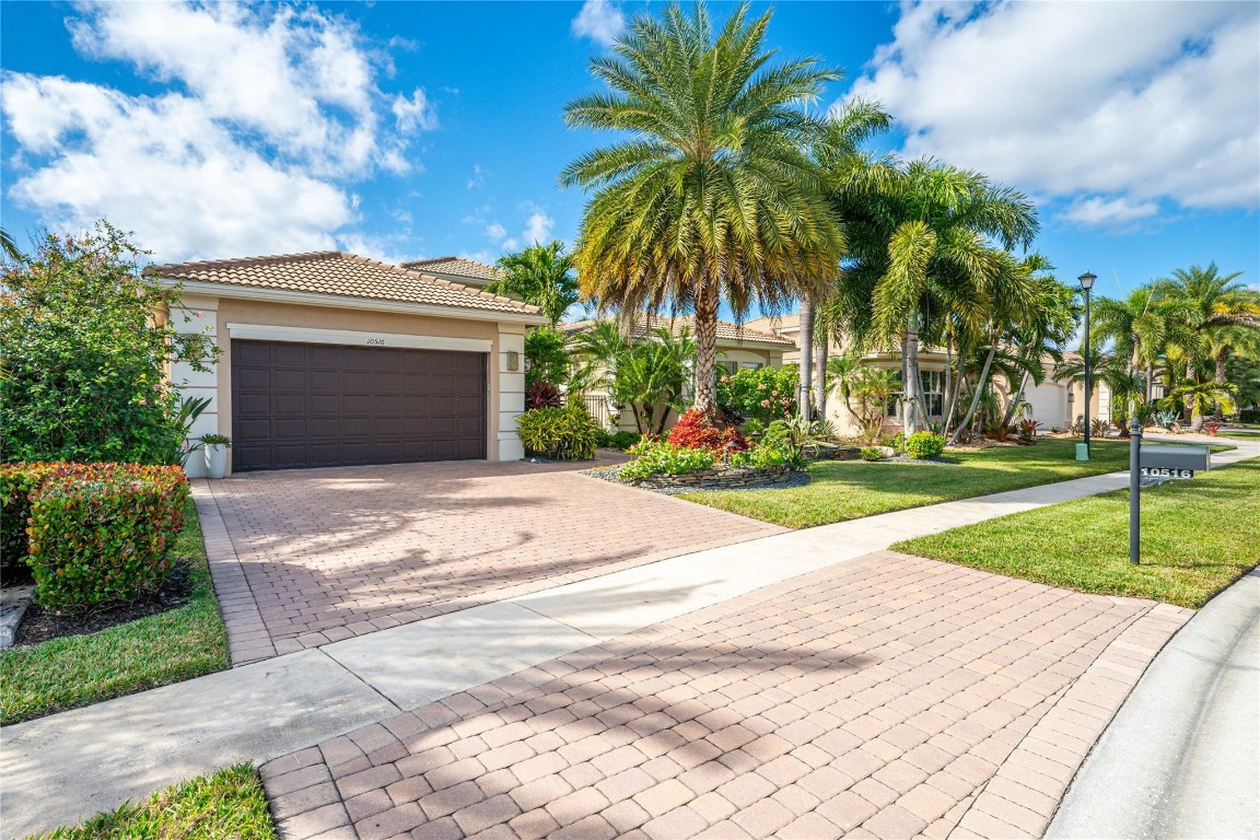 10516 Whitewind Cir