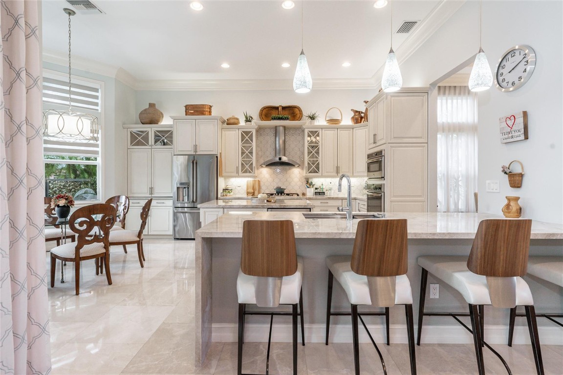 10516 Whitewind Cir