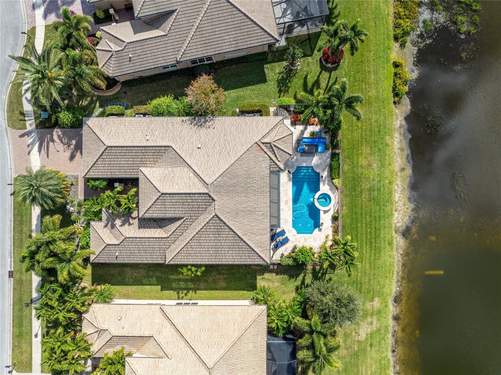 10516 Whitewind Cir