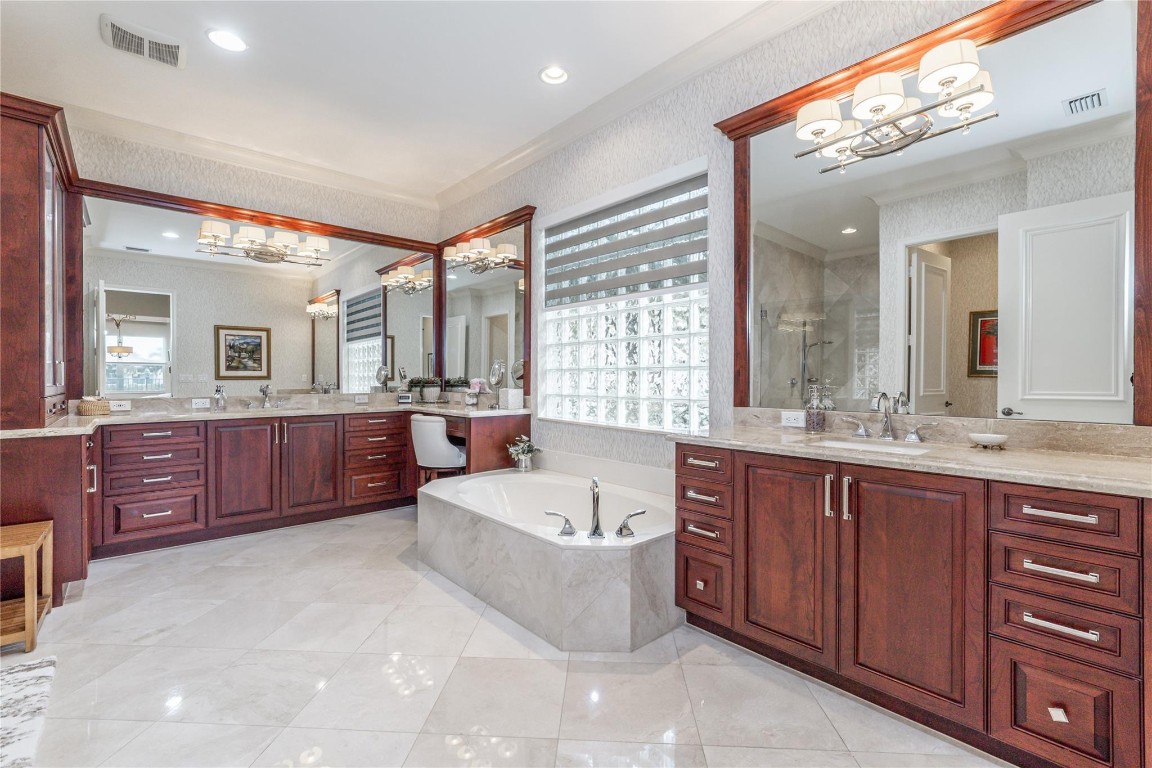 10516 Whitewind Cir