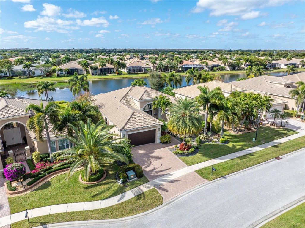 10516 Whitewind Cir