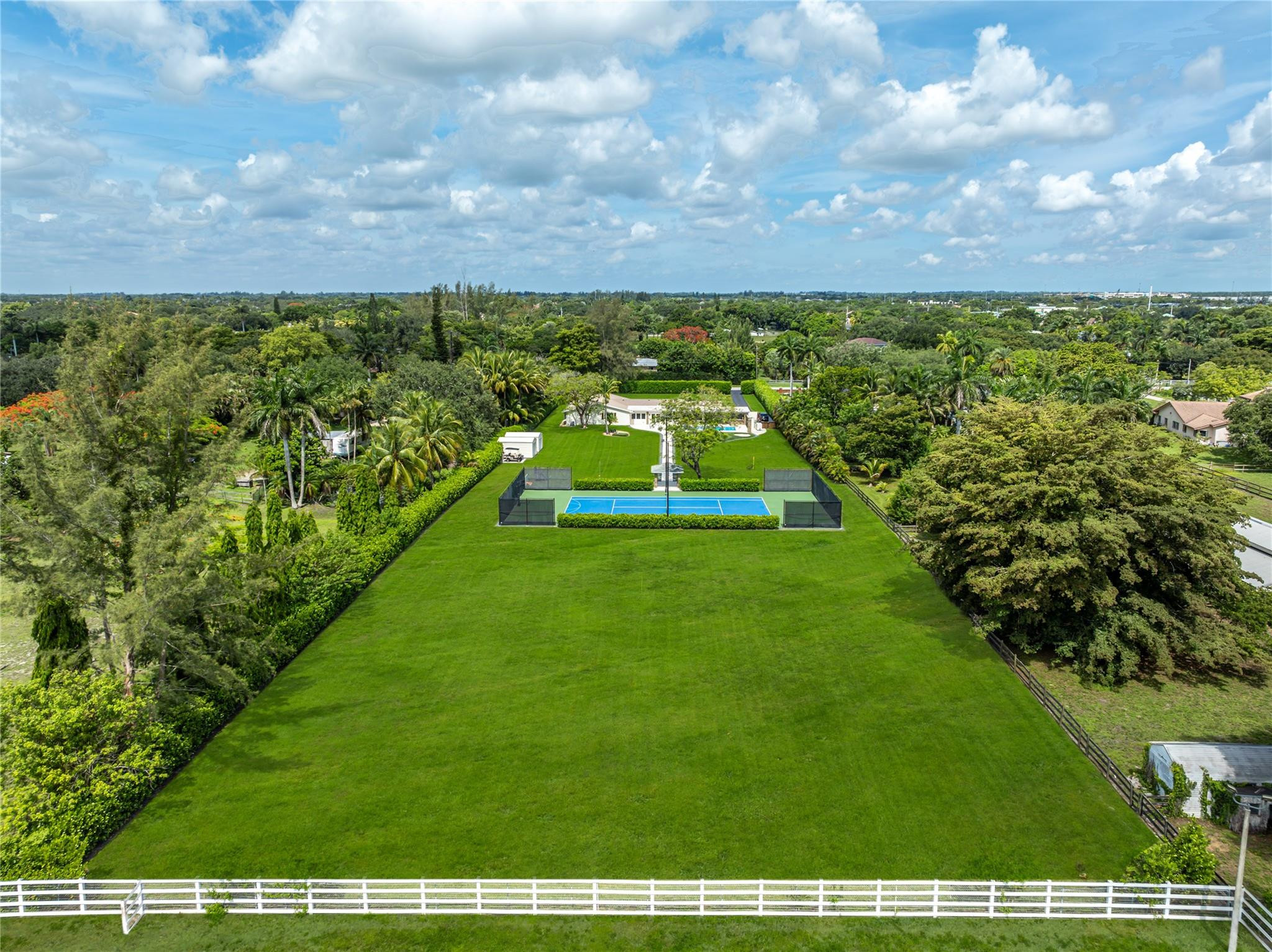 5060 Thoroughbred Lane