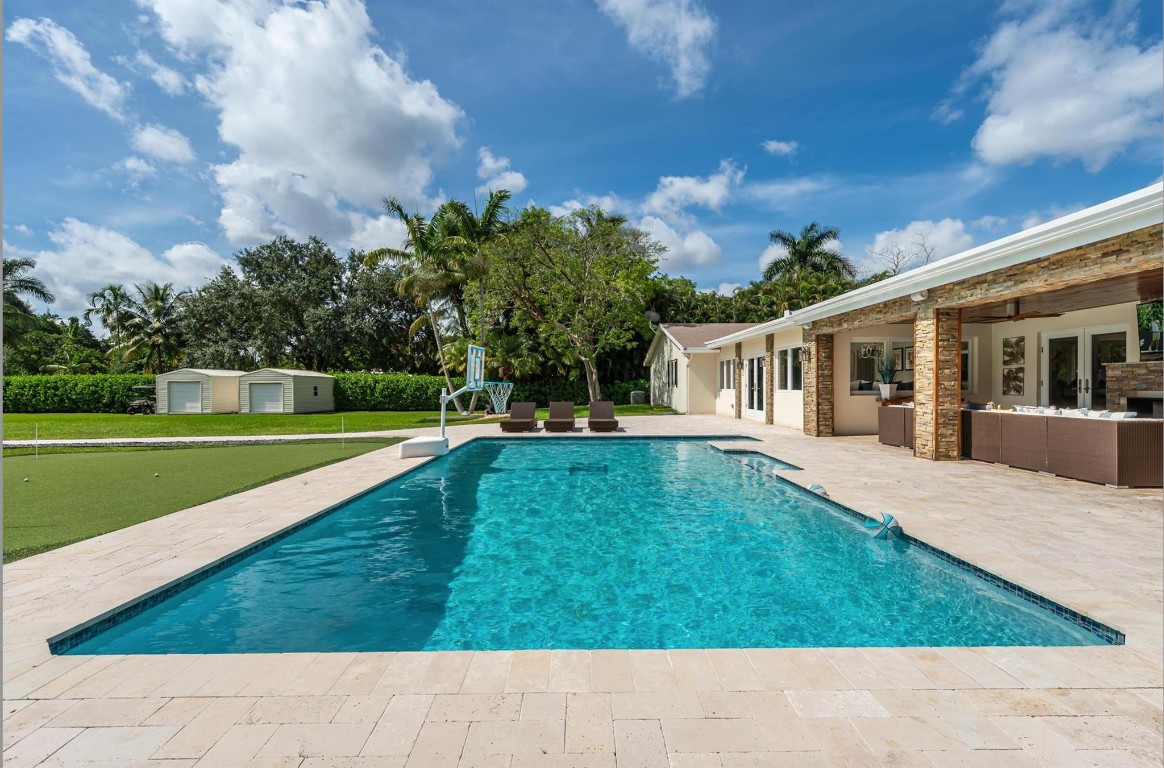 5060 Thoroughbred Lane