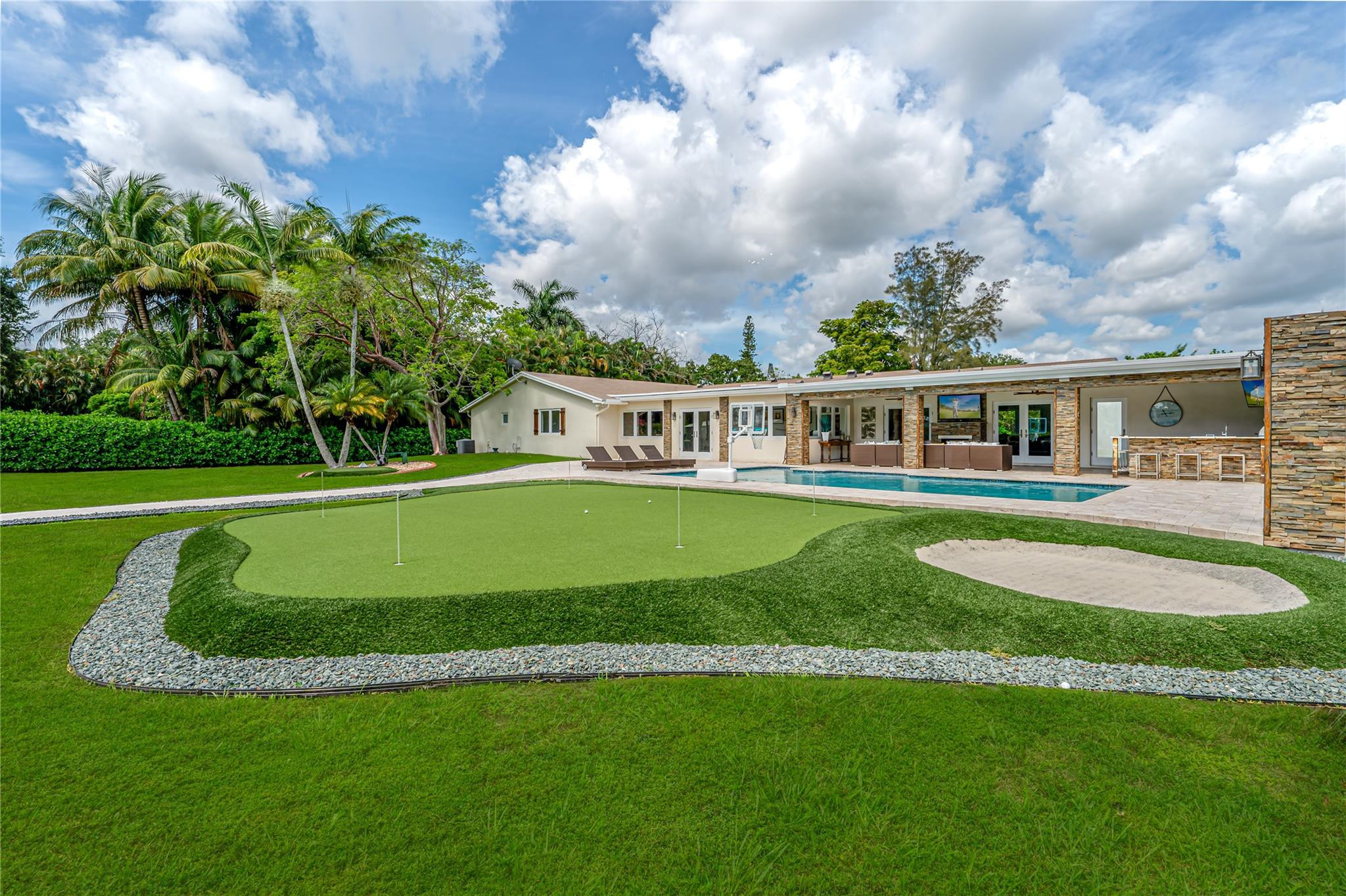 5060 Thoroughbred Lane