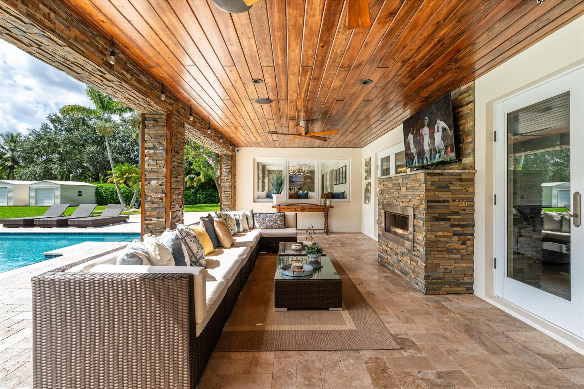 5060 Thoroughbred Lane