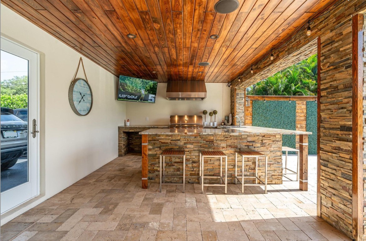 5060 Thoroughbred Lane