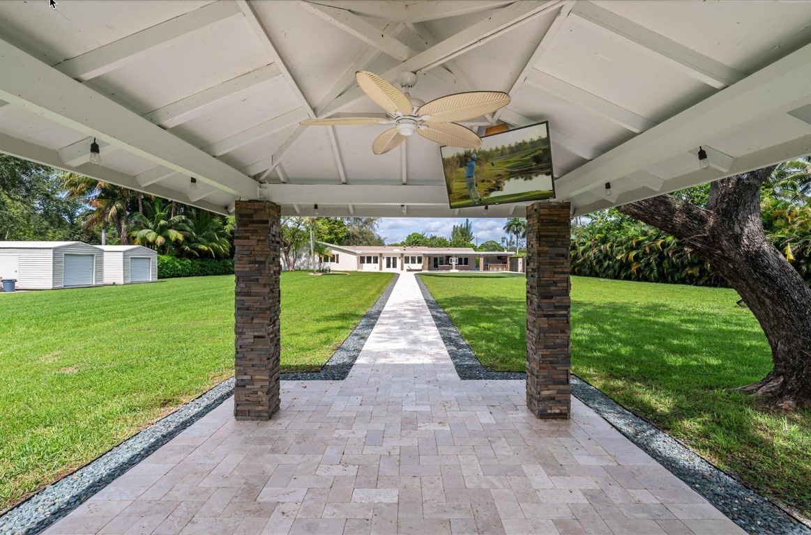 5060 Thoroughbred Lane