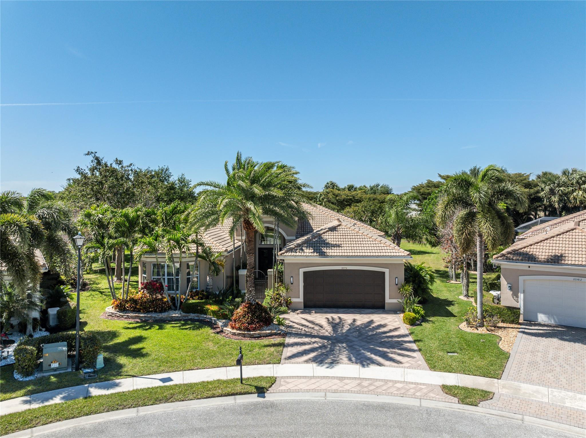 10576 Whitewind Cir